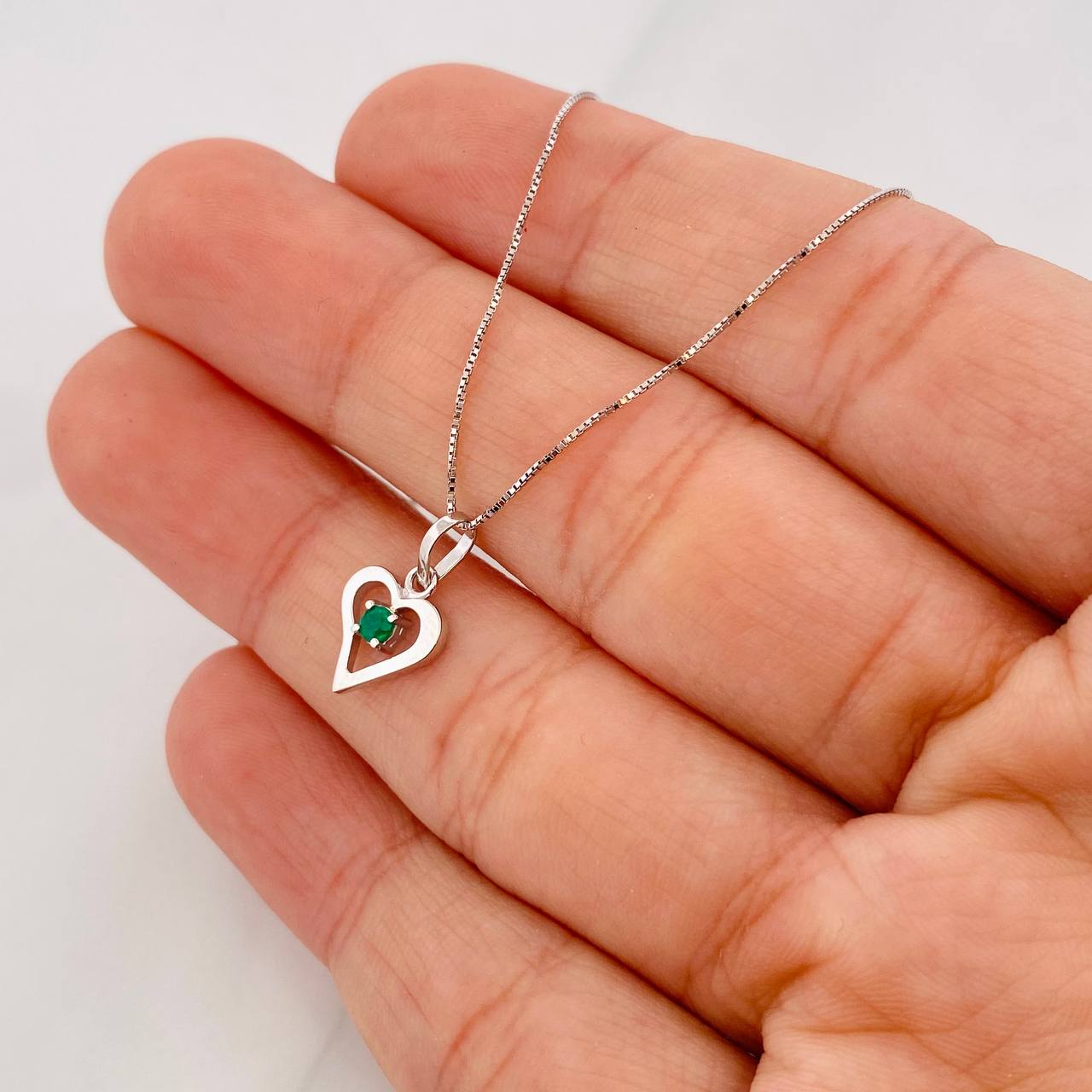 Set Cadena Veneciana + Dije Corazon Esmeralda 6pts / 1.4g / 45cm Oro Blanco 18K