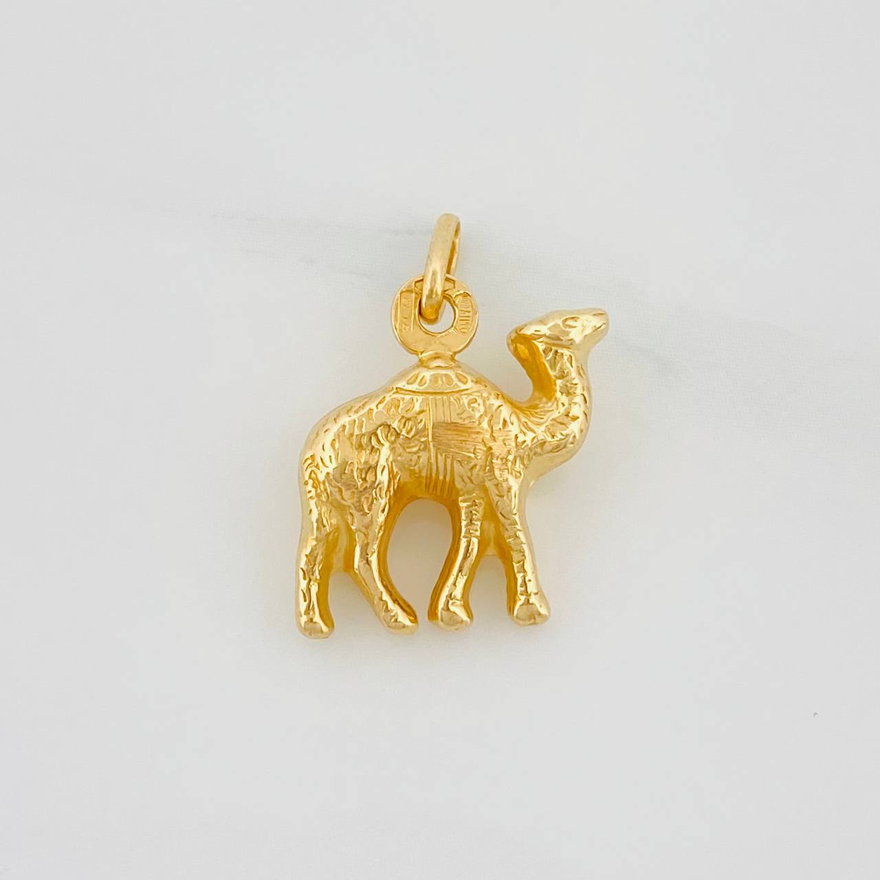 Dije Camello 1.75g / 1.8cm Oro Amarillo 18K