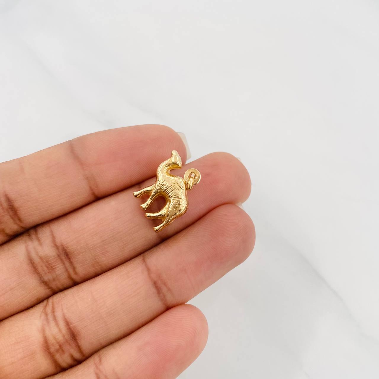 Dije Camello 1.75g / 1.8cm Oro Amarillo 18K