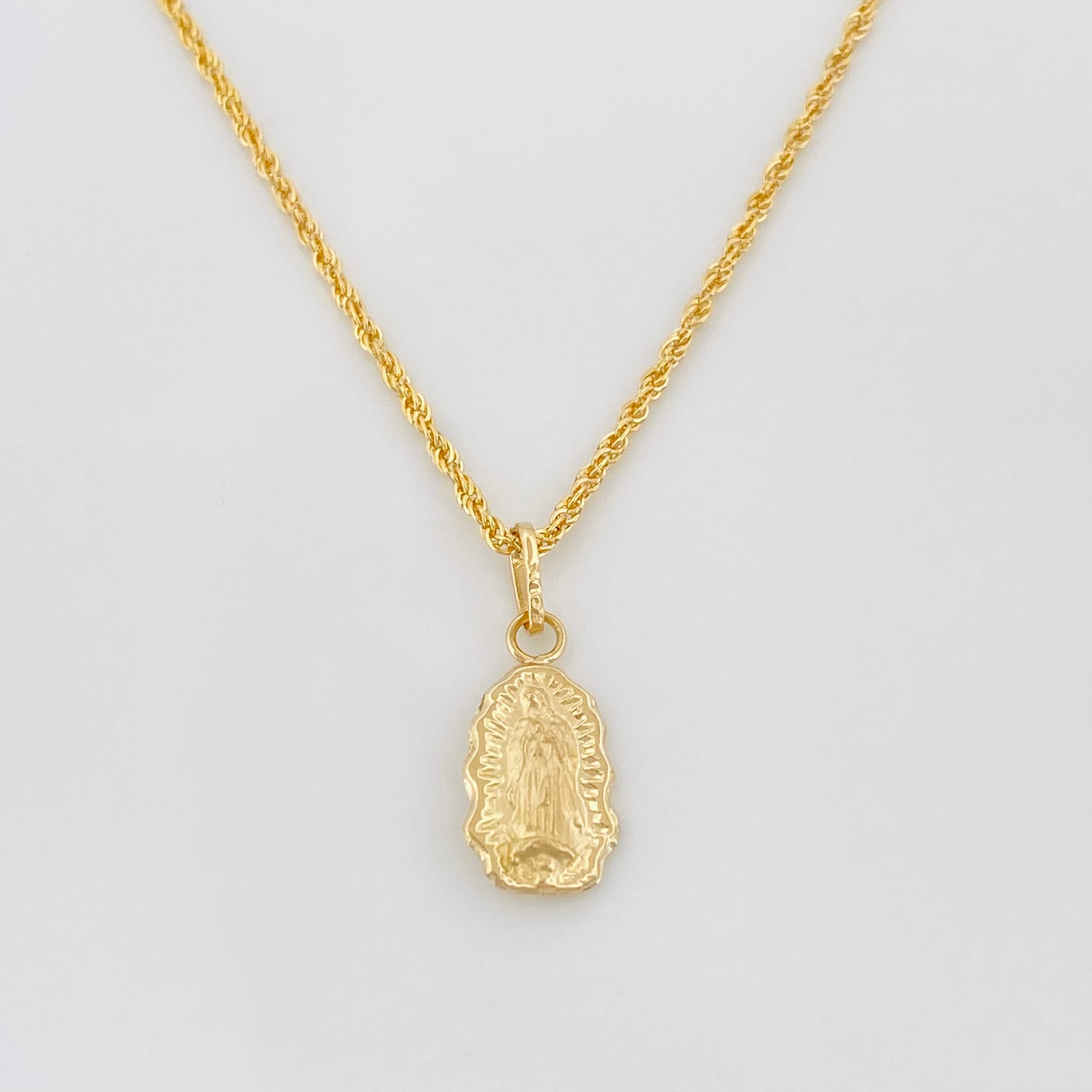 Set Cadena Lazo + Dije Silueta Virgen Guadalupe / 1.35 g / 45 cm Oro Amarillo 18K