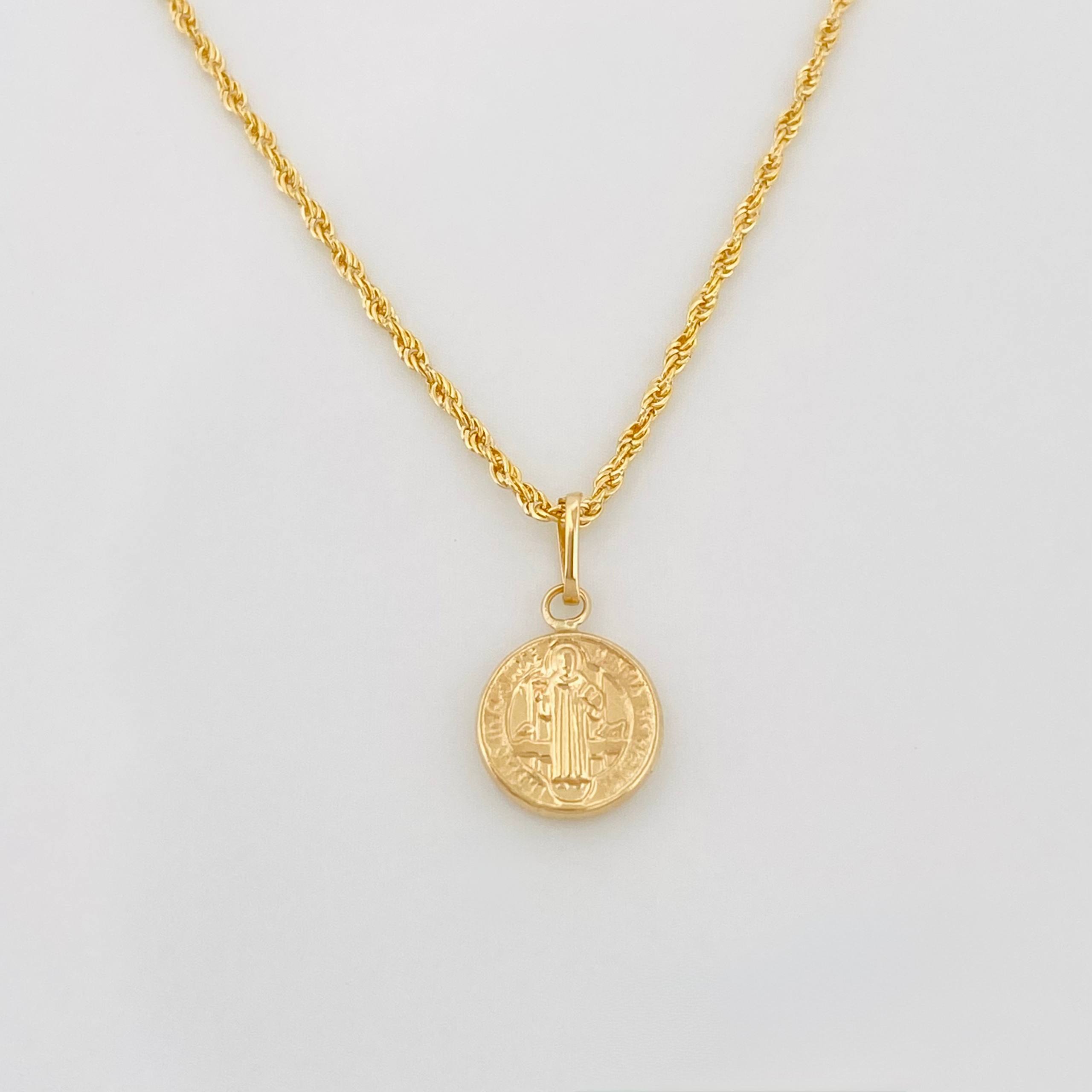 Set Cadena Lazo + Dije San Benito / 1.4 g / 50.05 cm Oro Amarillo 18K