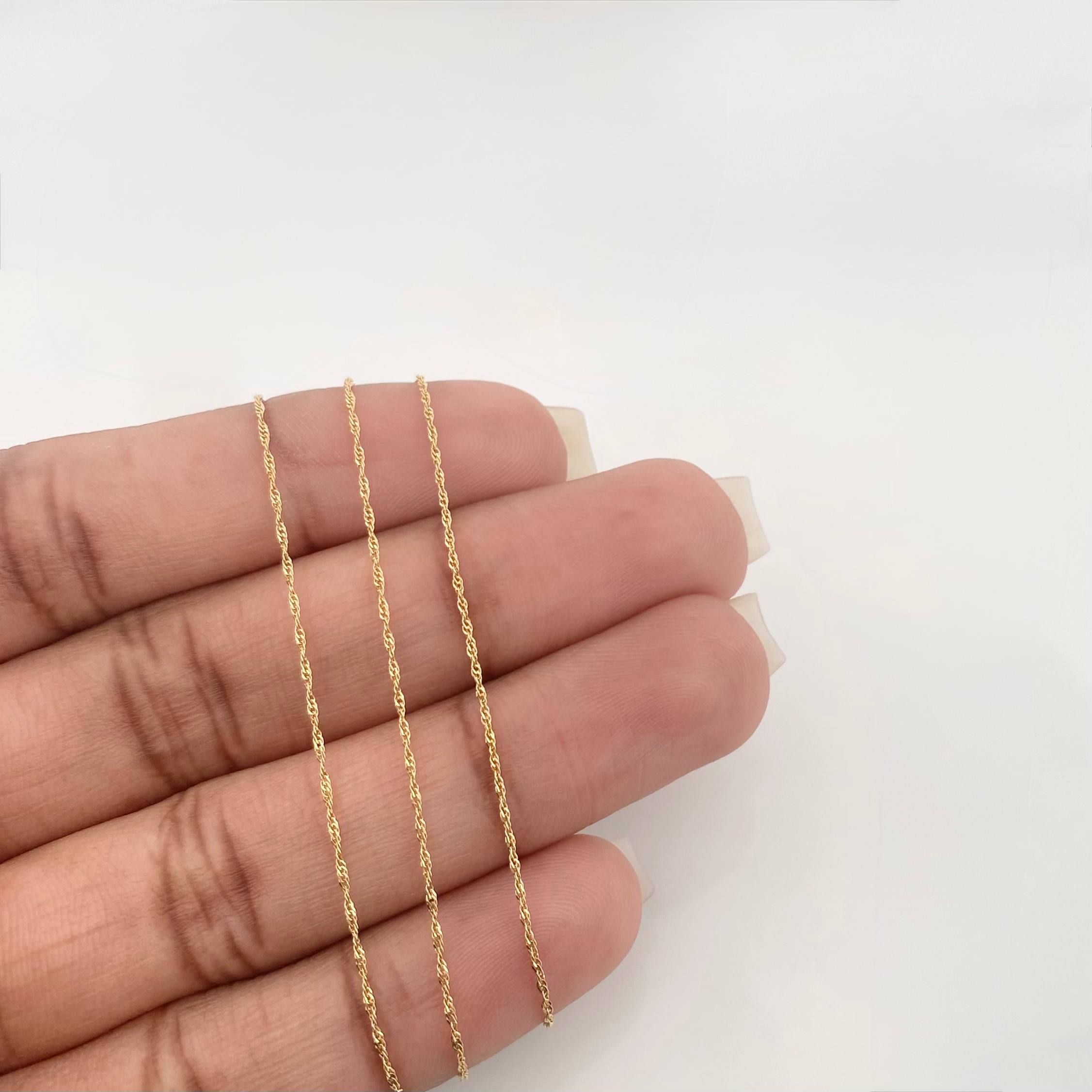 Set Cadena Lazo + Dije Silueta Virgen Guadalupe / 1.35 g / 45 cm Oro Amarillo 18K