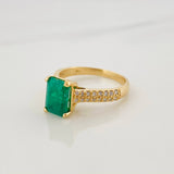 Anillo Rectangular Diamantes 33Pts Esmeralda 1.23Qts 3.4 g / T6 Oro Amarillo 18K