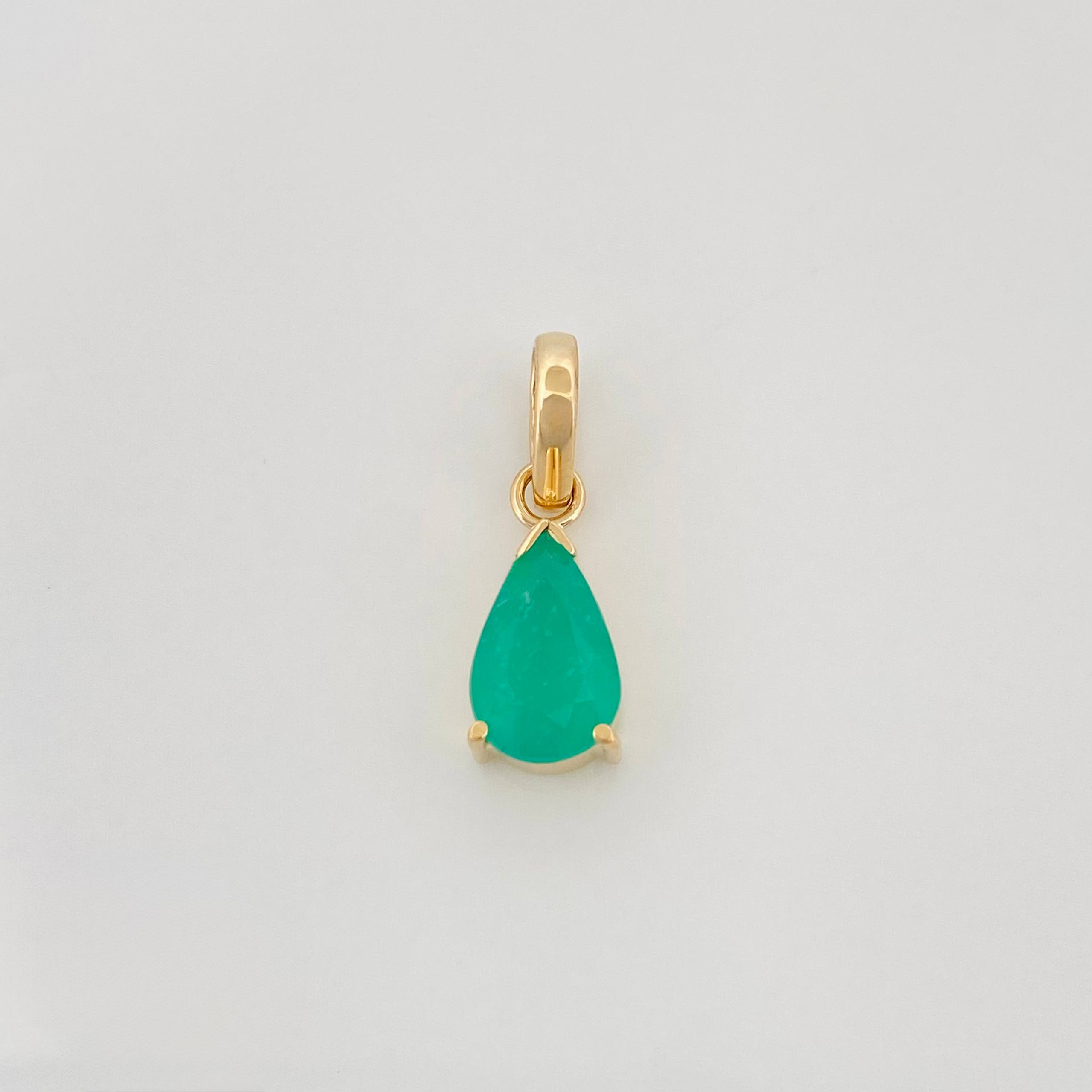 Dije Lagrima Esmeralda 82Pts 0.9 g / 1.08 cm Oro Amarillo 18K