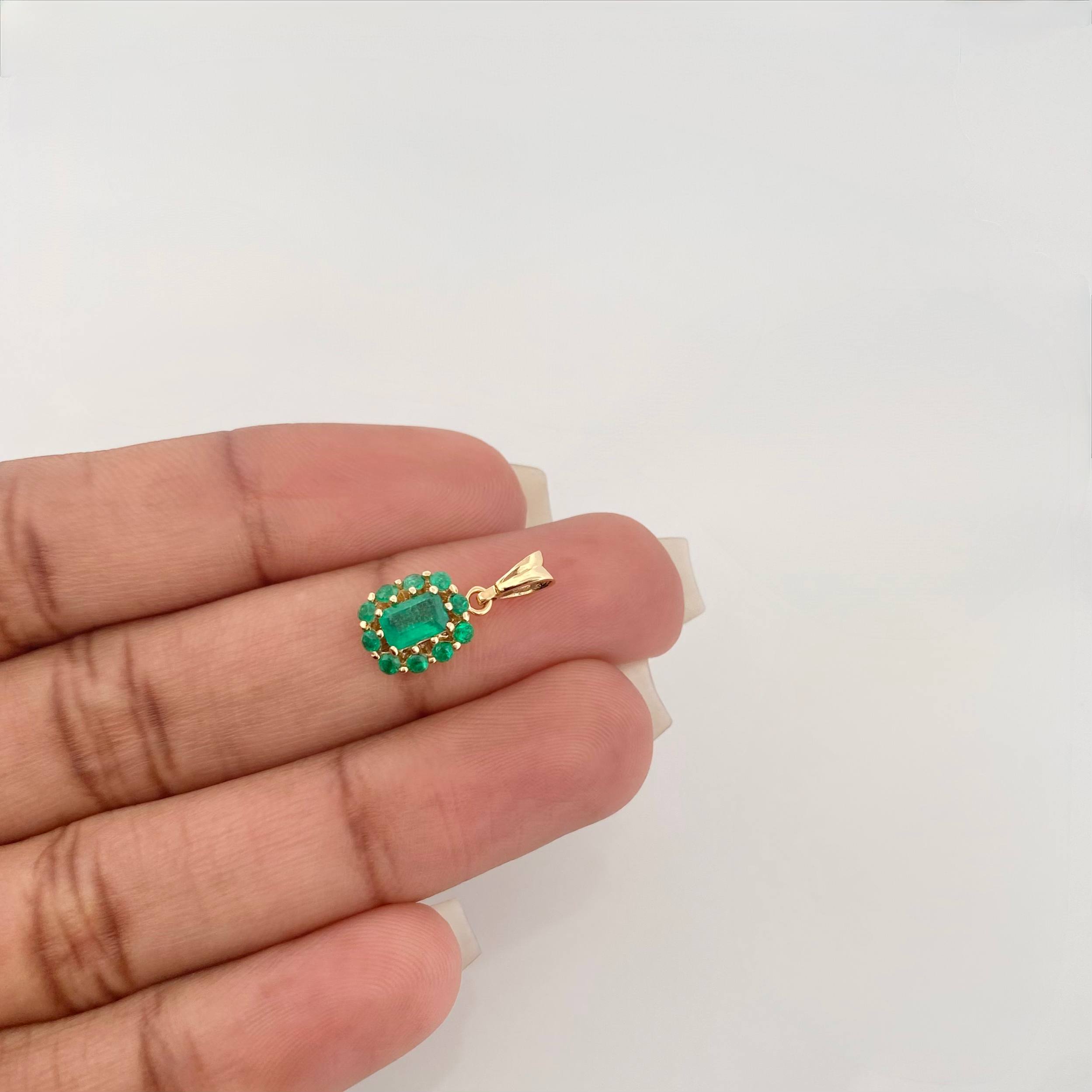 Dije Rectangulo Esmeralda 56Pts 1.25 g / 1.5 cm Oro Amarillo 18K