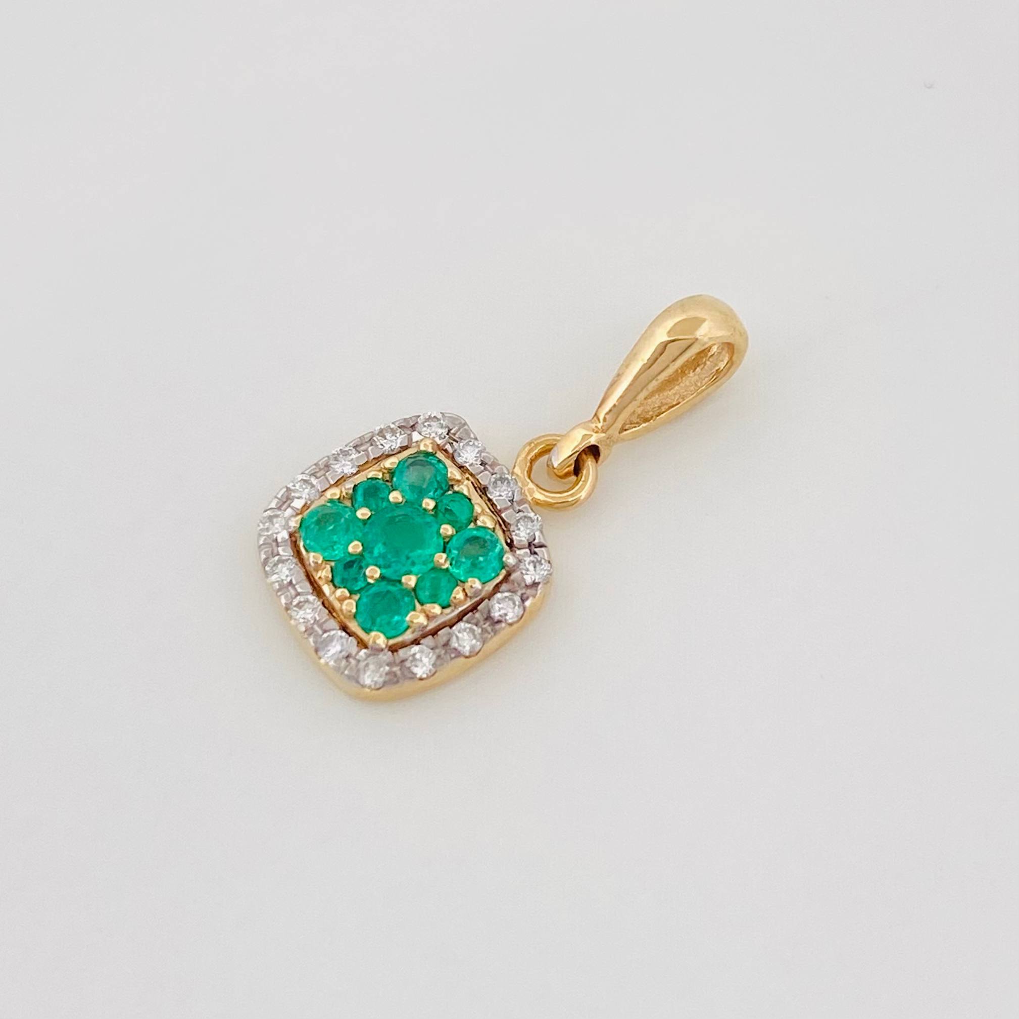 Dije Cuadro Esmeralda 20Pts Diamante 16Pts 0.95 g / 1.6 cm Oro Amarillo 18K