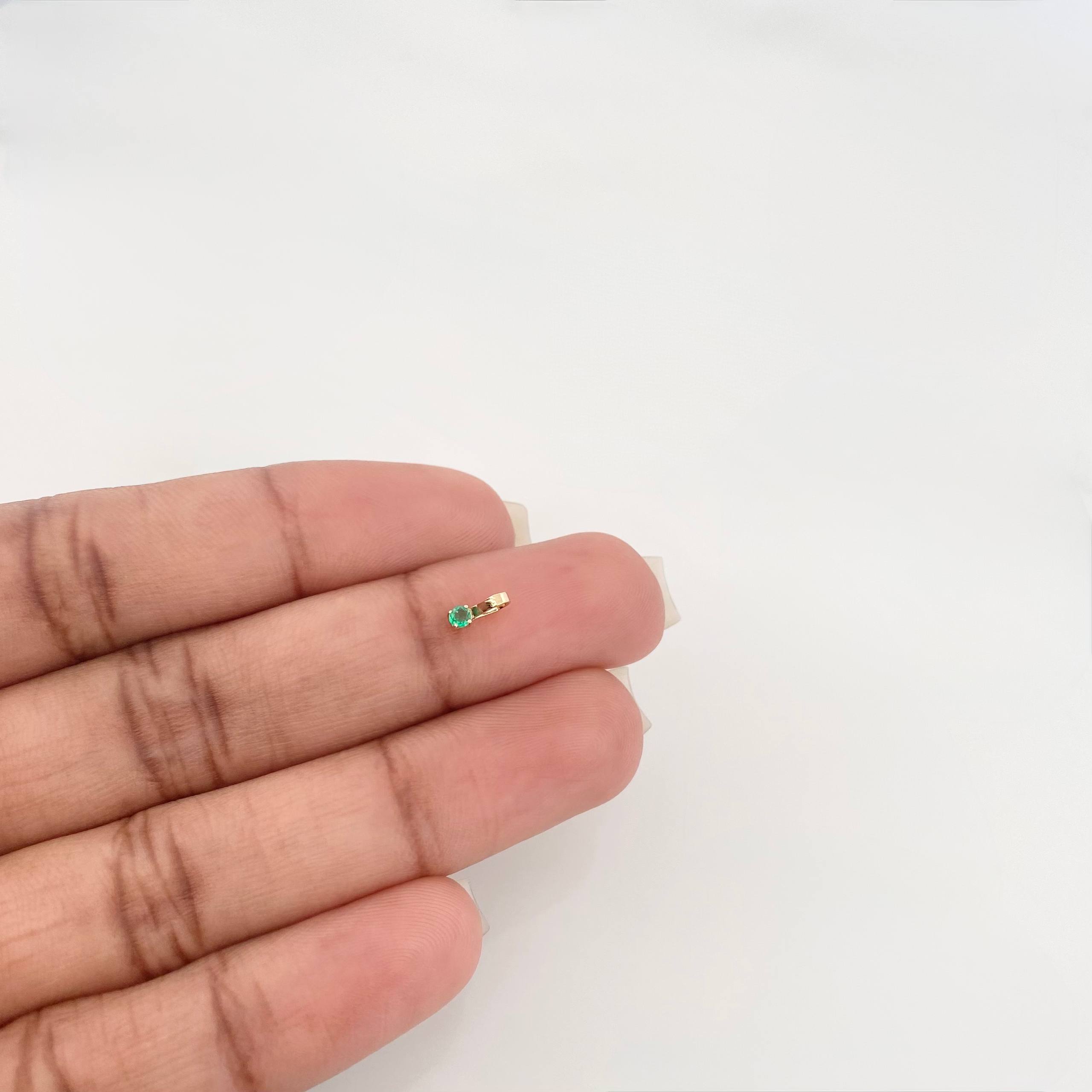 Dije Cuadrado Esmeralda 0.3Pts 0.15 g / 0.7 cm Oro Amarillo 18K