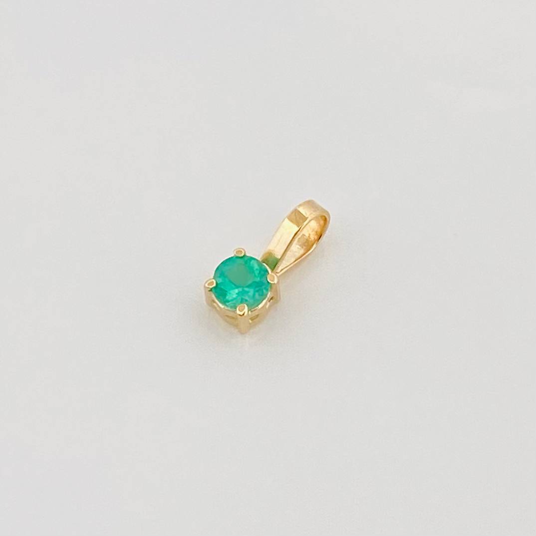 Dije Cuadrado Esmeralda 10Pts 0.2 g / 0.8 cm Oro Amarillo 18K