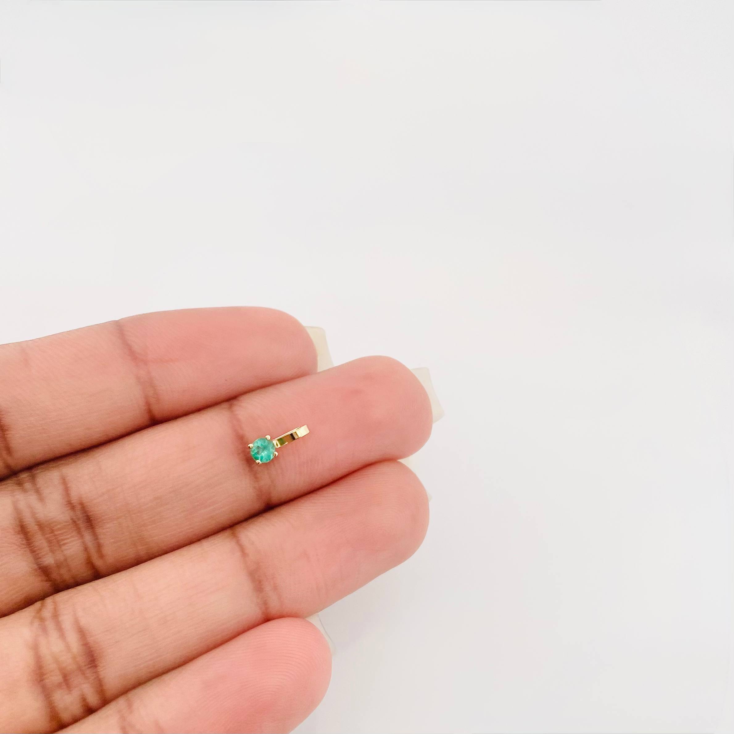 Dije Cuadrado Esmeralda 10Pts 0.2 g / 0.8 cm Oro Amarillo 18K