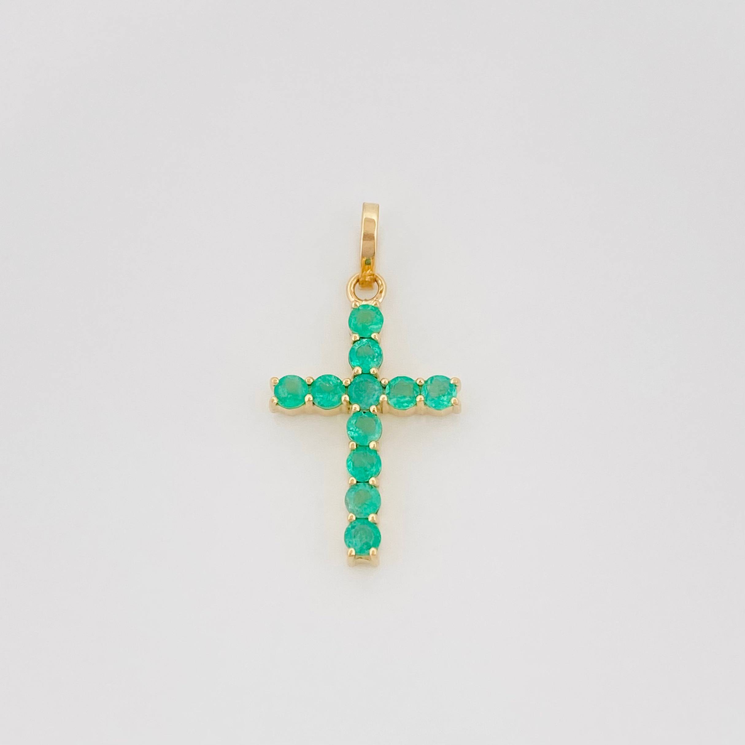 Dije Cruz Esmeraldas 0.10Pts 0.4 g / 1.3 cm Oro Amarillo 18K