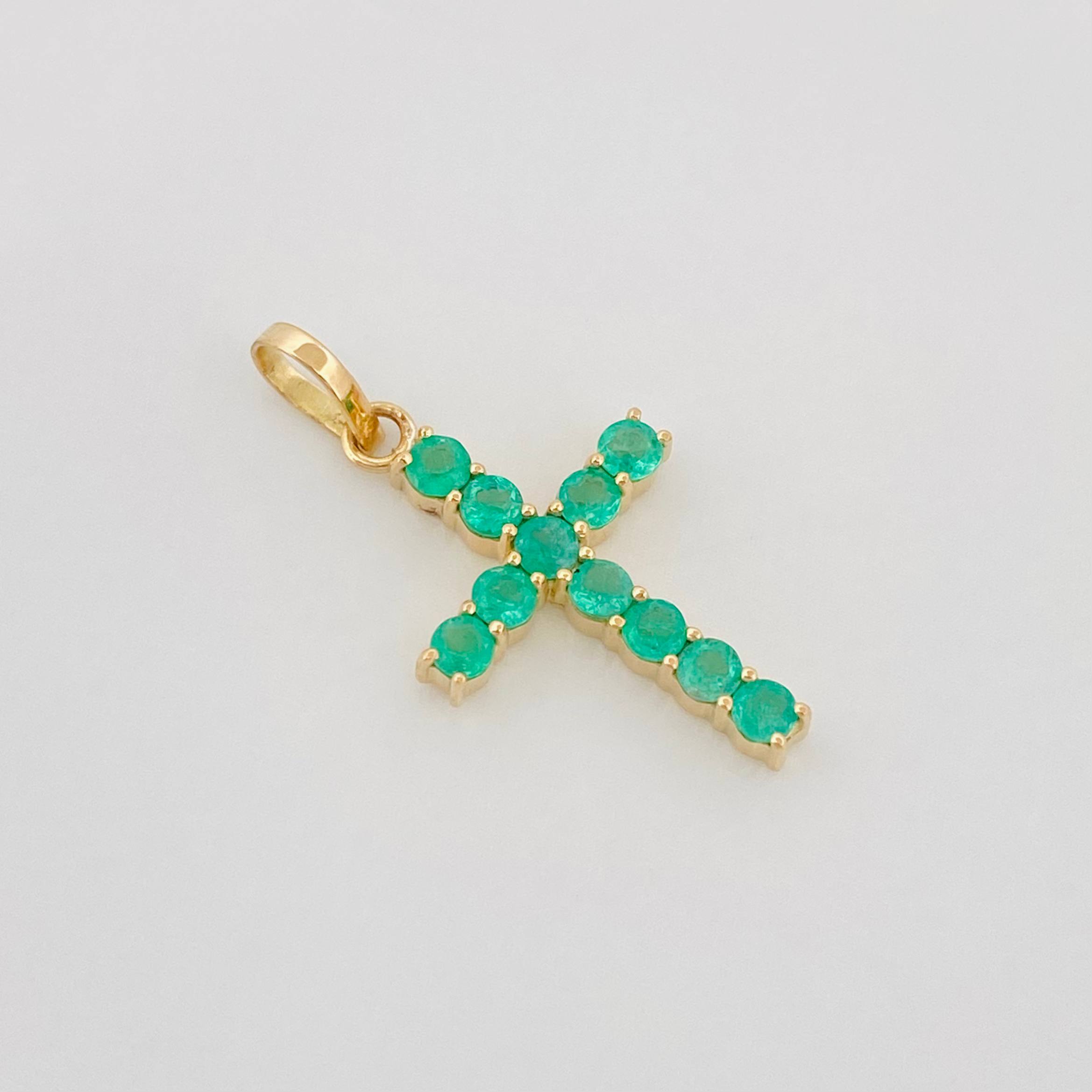 Dije Cruz Esmeraldas 0.10Pts 0.4 g / 1.3 cm Oro Amarillo 18K