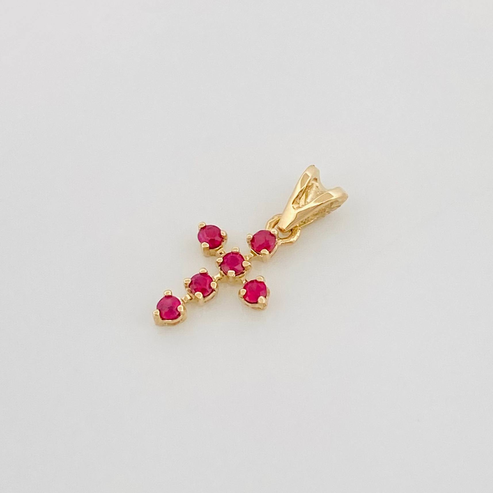 Dije Cruz Rubies 18Pts 0.35 g / 1.3 cm Oro Amarillo 18K