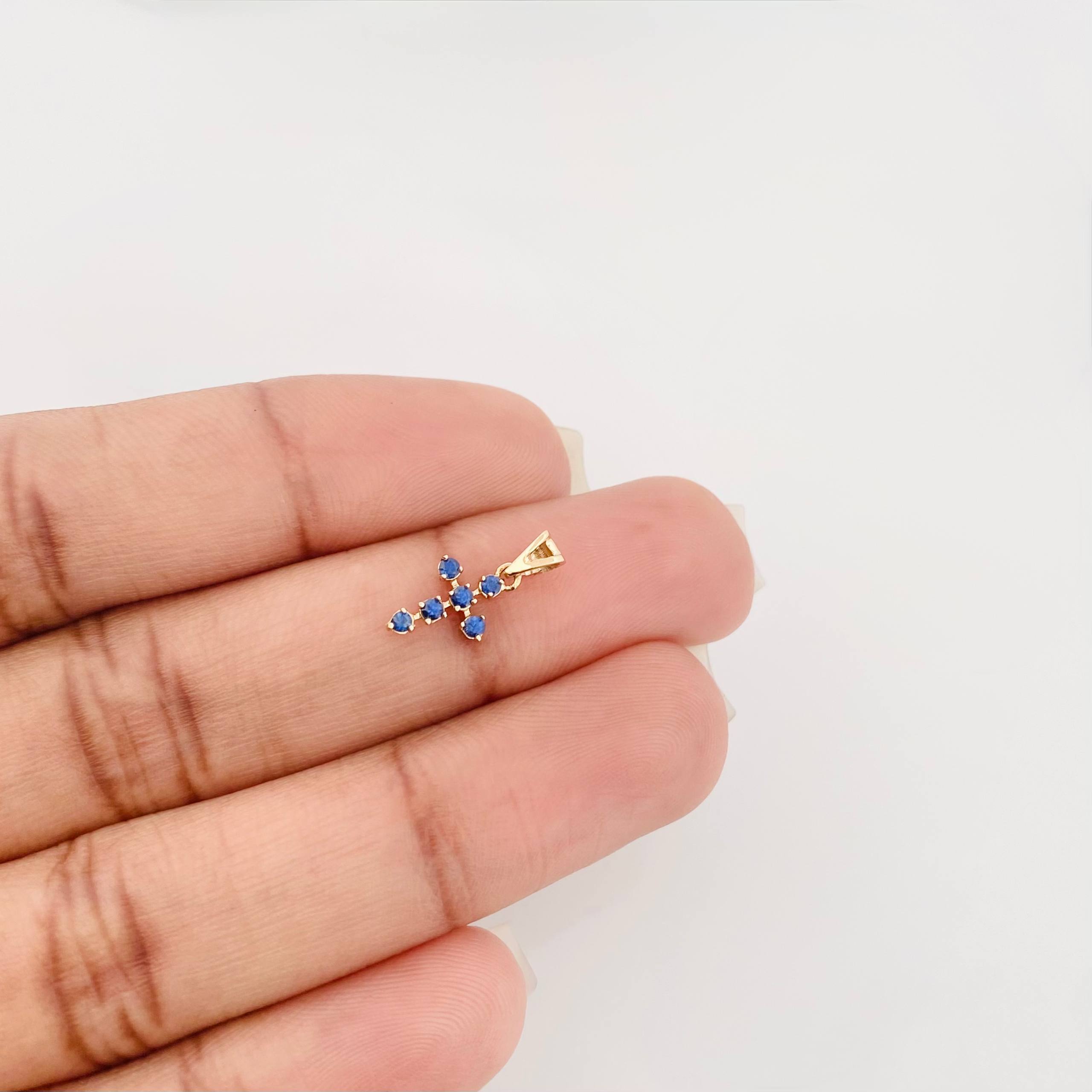 Dije Cruz Zafiro 18Pts 0.4 g / 1.03 cm Oro Amarillo 18K