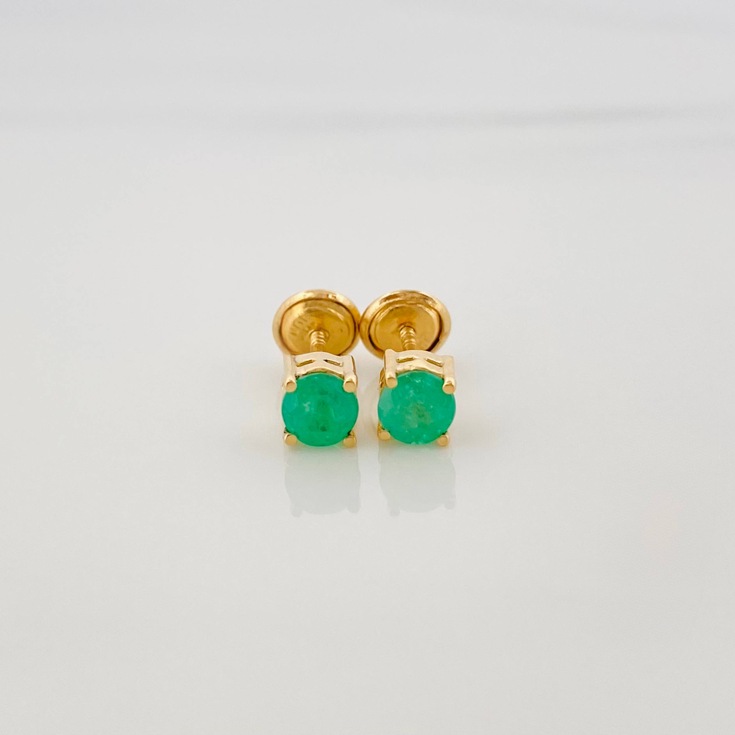 Topos Cuatro Garras Esmeralda 48Pts 0.9 g / 0.7 mm Oro Amarillo 18K