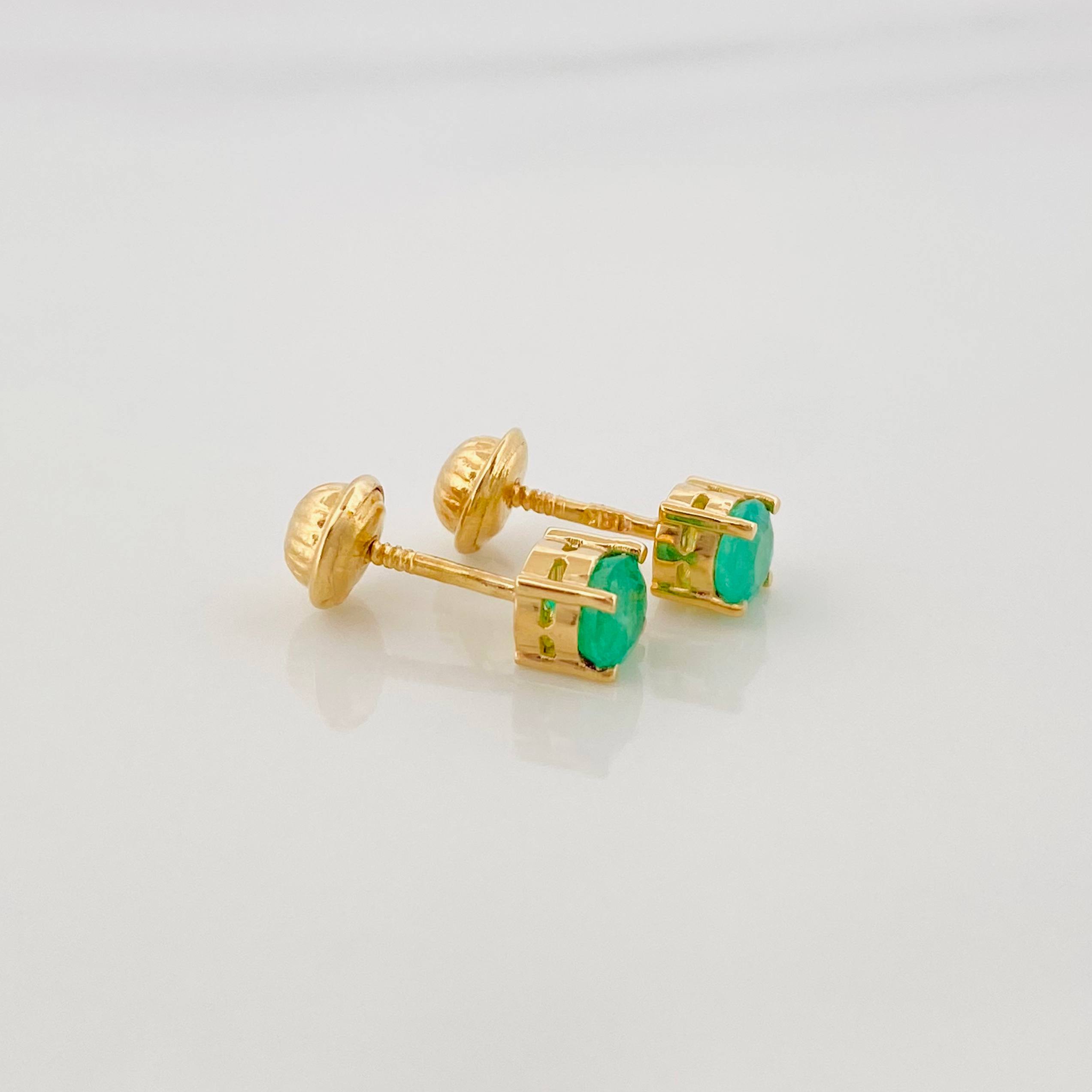 Topos Cuatro Garras Esmeralda 48Pts 0.9 g / 0.7 mm Oro Amarillo 18K