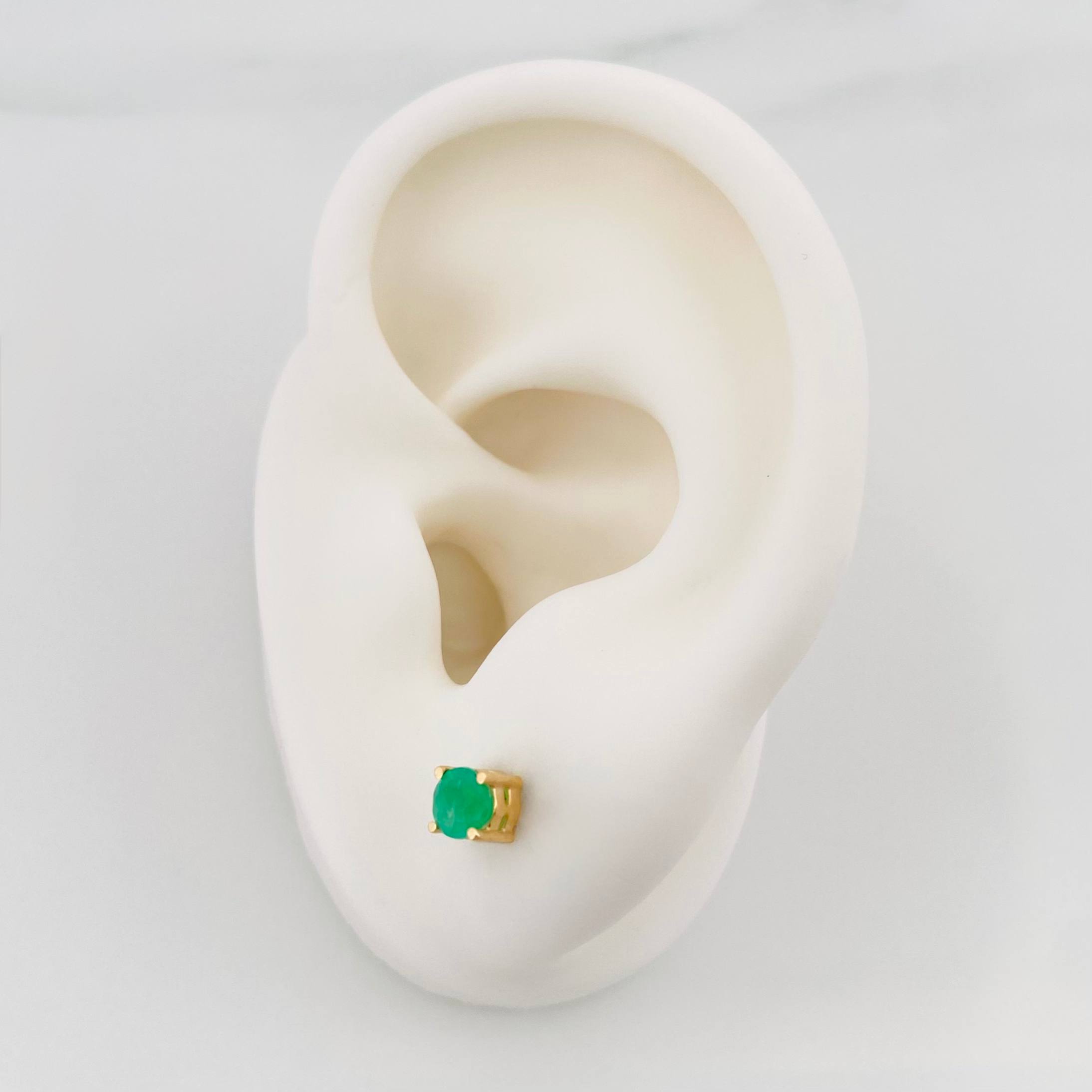 Topos Cuatro Garras Esmeralda 53Pts 1 g / 1.8 mm Oro Amarillo 18K