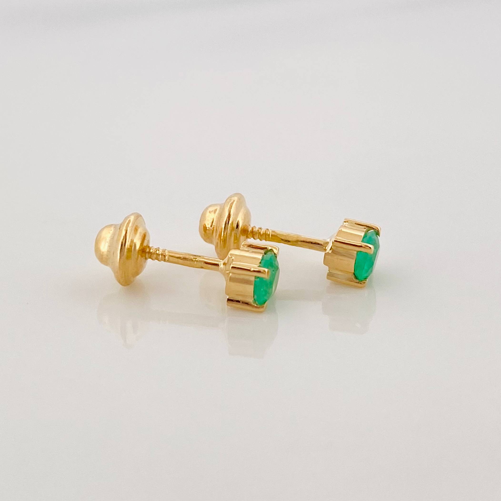 Topos Cuatro Garras Esmeralda 0.40Pts 0.85 g / 3.52 mm Oro Amarillo 18K