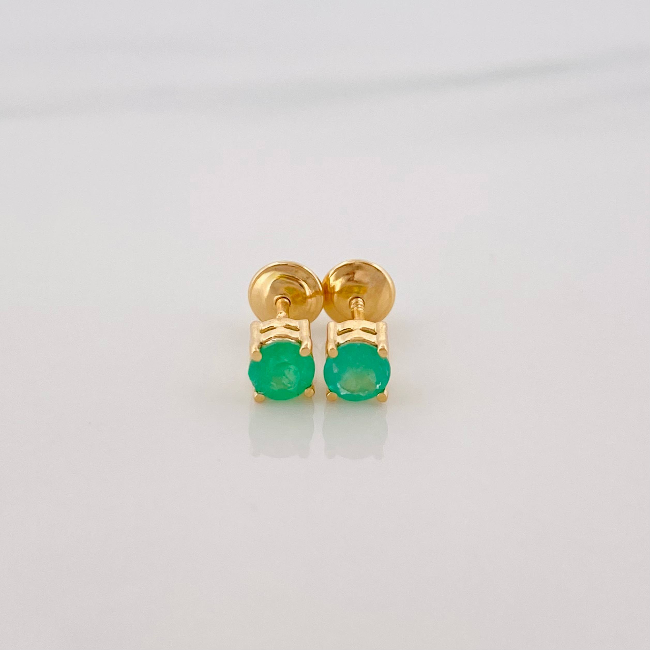 Topos Cuatro Garras Esmeralda 0.23Pts 0.7 g / 2.25 mm Oro Amarillo 18K