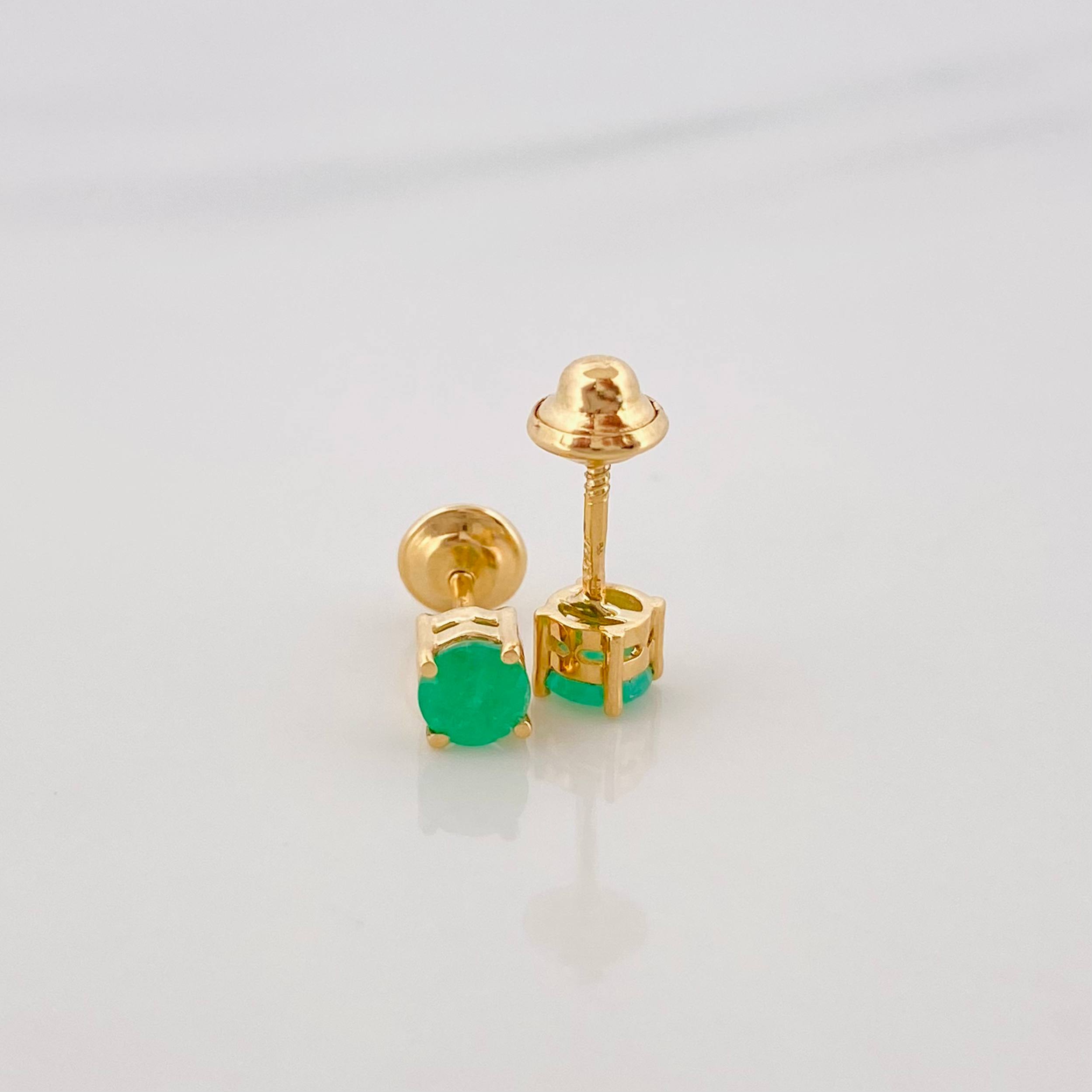 Topos Cuatro Garras Esmeralda 0.23Pts 0.7 g / 2.25 mm Oro Amarillo 18K
