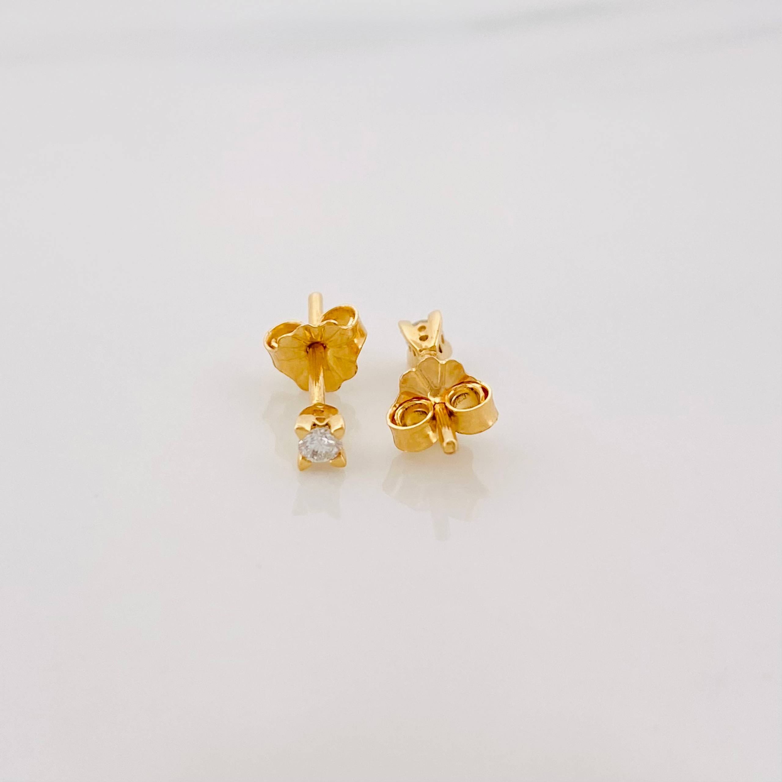 Topos Cuatro Garras Diamante 0.12Pts 0.8 g / 2.84 mm Oro Amarillo 18K