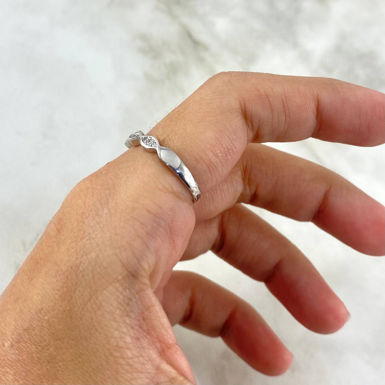 Anillo Ojos 2.1gr / T6 1/2 / Circones Blancos Oro Blanco *