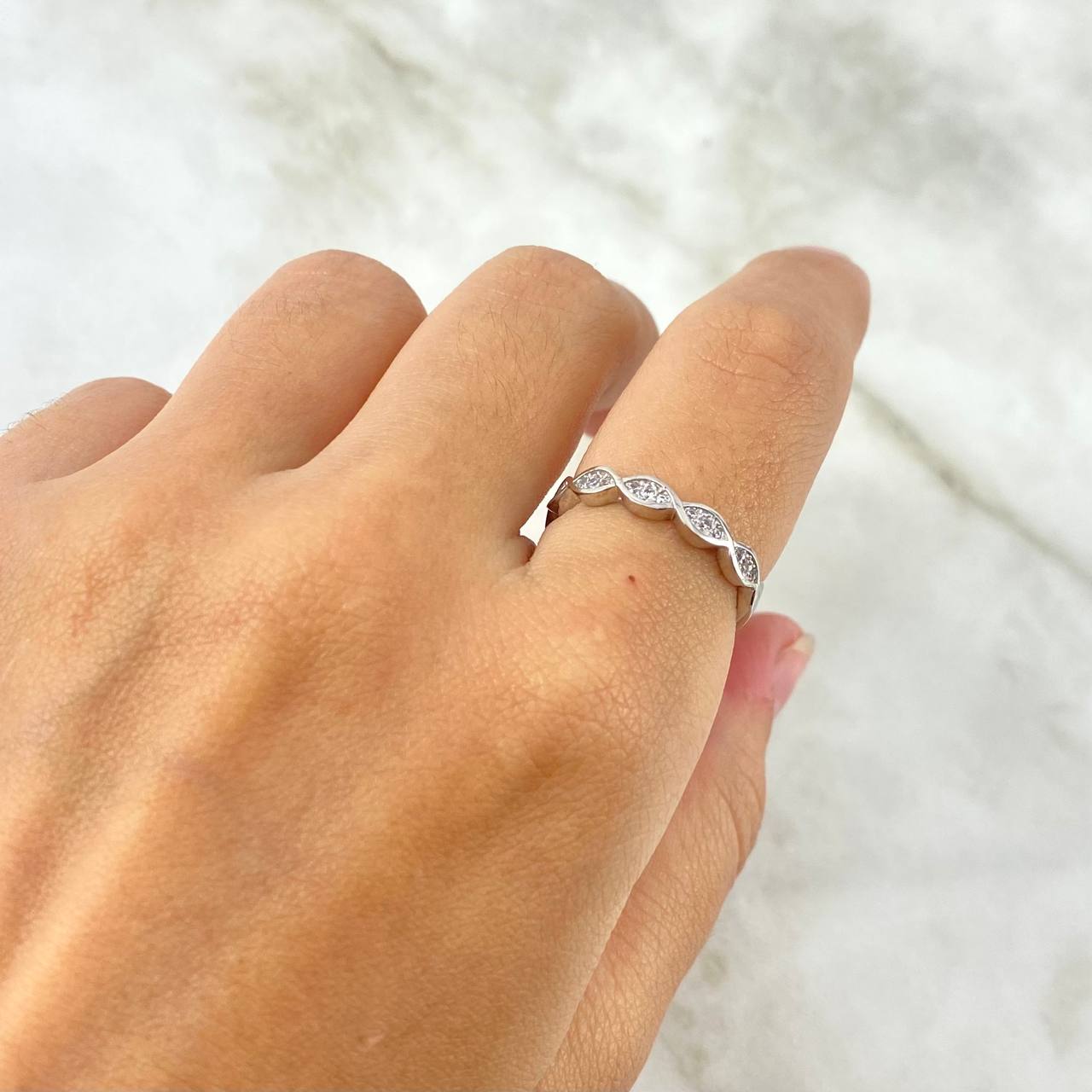 Anillo Ojos 2.1gr / T6 1/2 / Circones Blancos Oro Blanco *