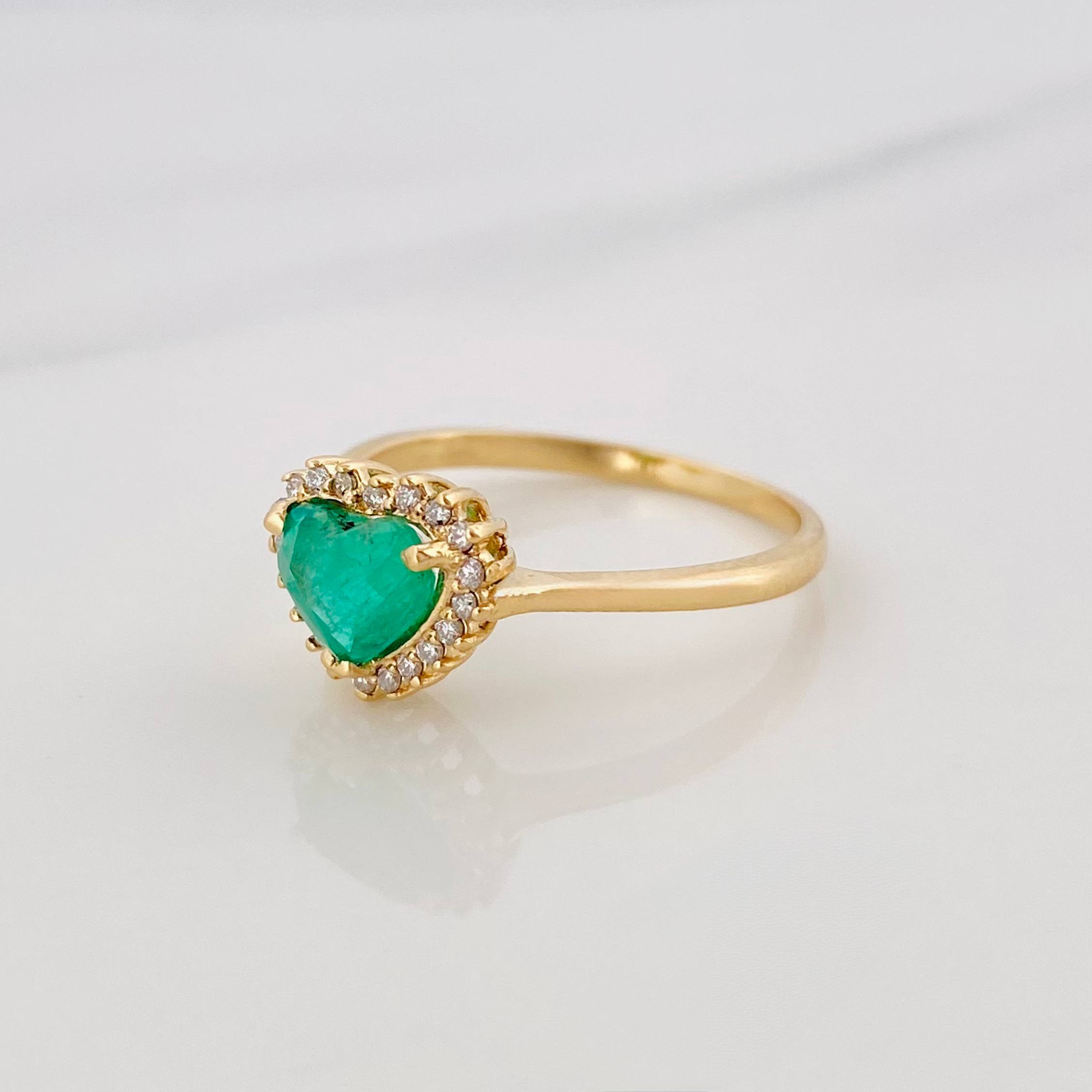 Anillo Corazon Esmeralda 0.93Pts Diamantes 0.15Pts 2.45 g / T6 1/2 Oro Amarillo 18K