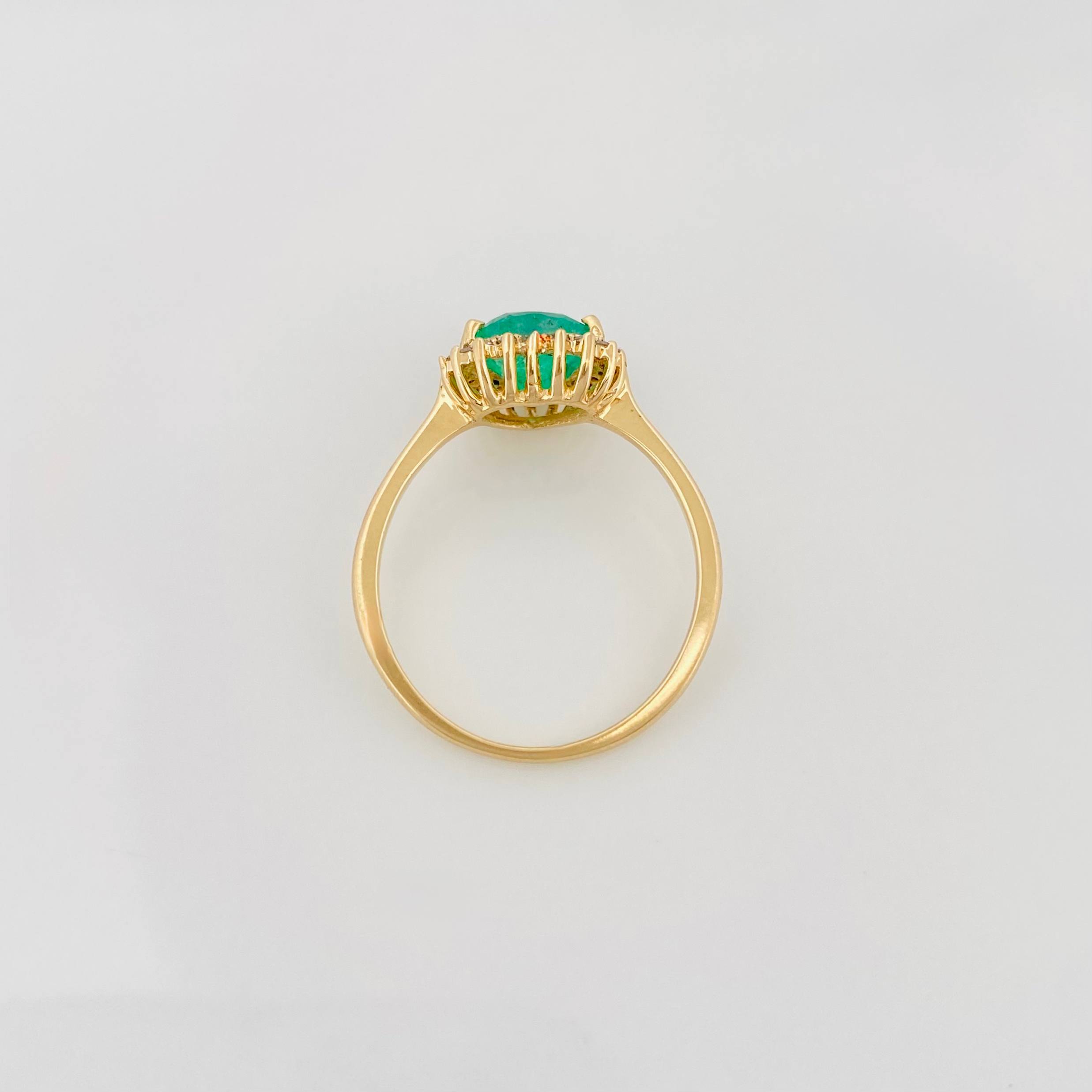 Anillo Corazon Esmeralda 0.93Pts Diamantes 0.15Pts 2.45 g / T6 1/2 Oro Amarillo 18K