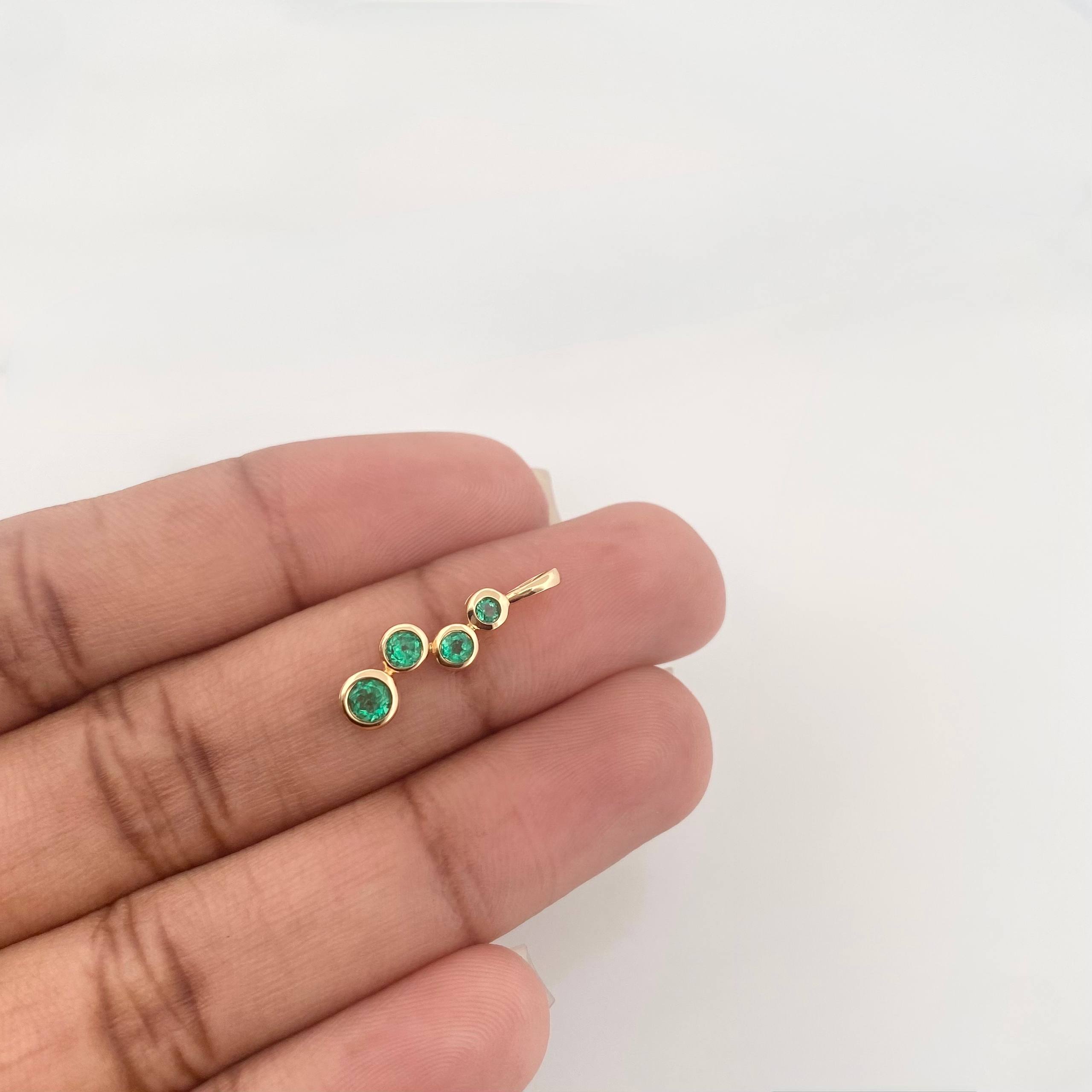 Dije Circulos Esmeraldas 0.33Pts 1.05 g / 2 cm Oro Amarillo 18K
