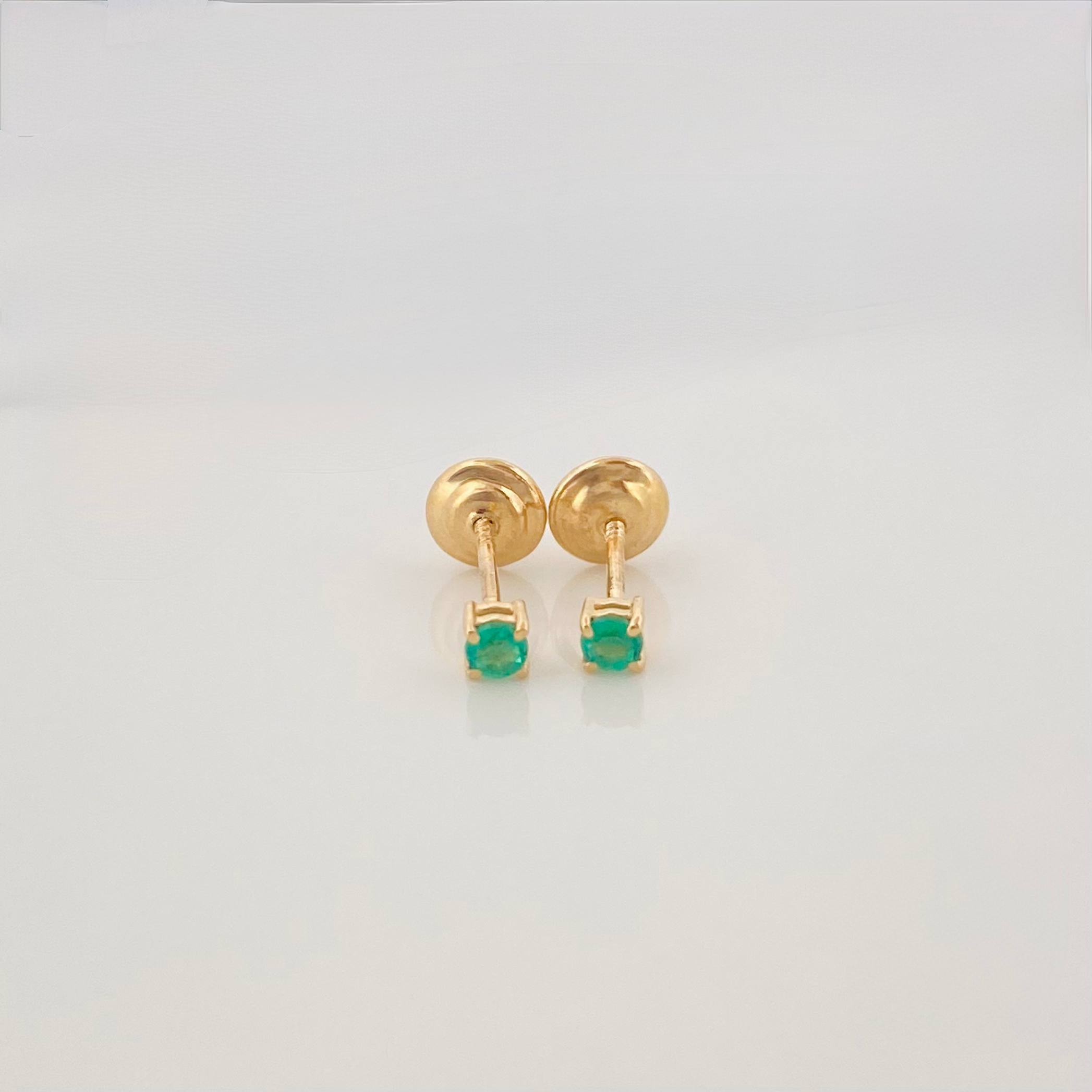 Topos Cuatro Garras Esmeralda 0.10Pts 0.55 g / 2.13 mm Oro Amarillo 18K