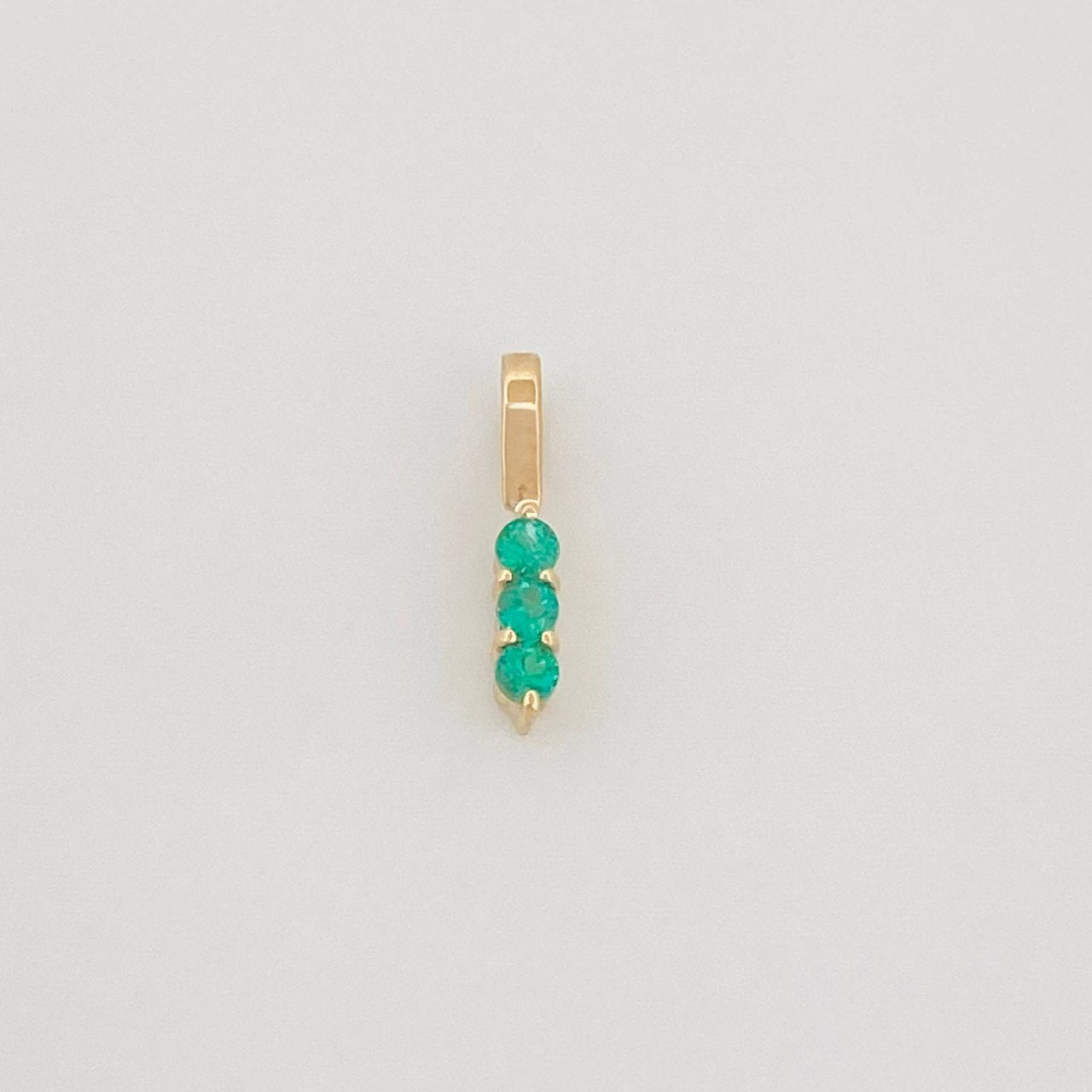 Dije Semaforo Esmeraldas 0.15Pts 0.2 g / 1.57 mm Oro Amarillo 18K