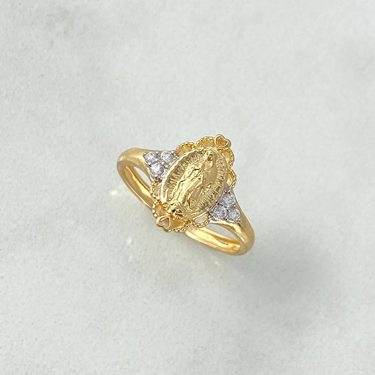 Anillo Virgen de Guadalupe Flor 2.45gr / T6 1/4 / Ovalo Circones Blancos Dos Oros Amarillo Blanco