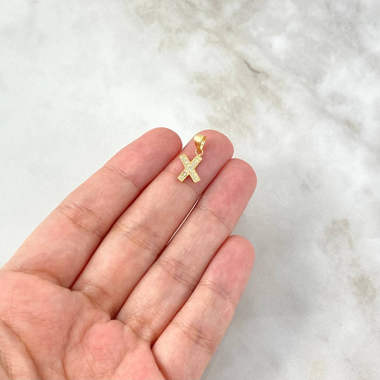 Dije Letra X Silueta 0.55gr / 1.6cm / Circones Blancos Oro Amarillo 18K ©
