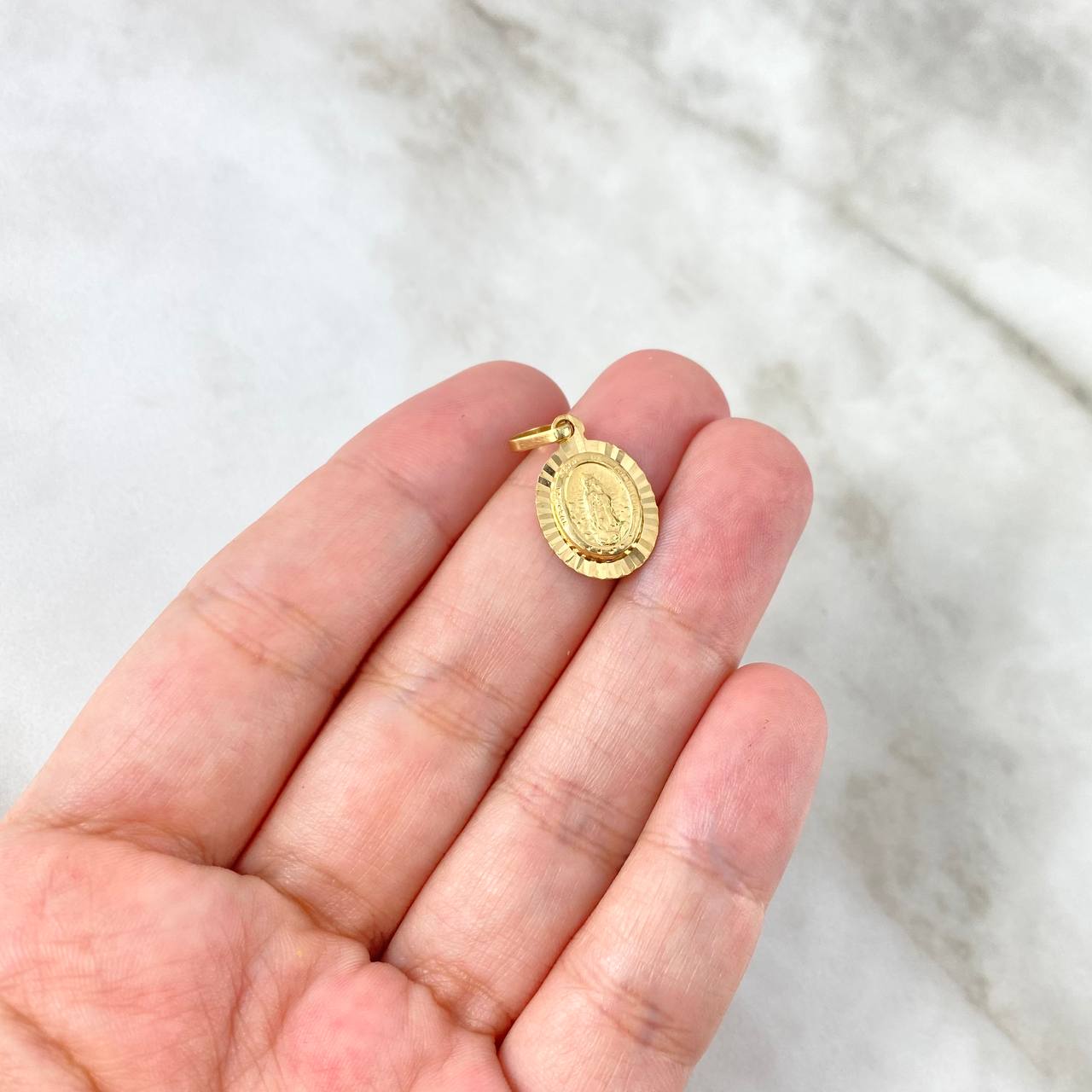 Dije Virgen de Guadalupe 1.35gr / 2.2cm / Diamantada Oro Amarillo