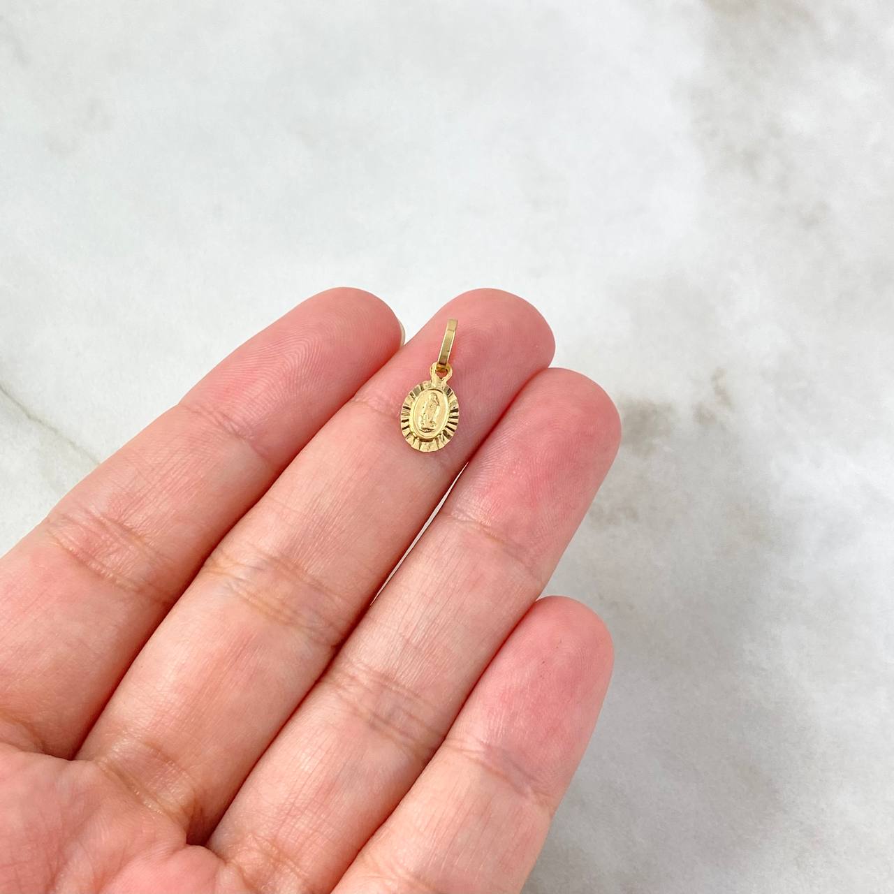 Dije Virgen de Guadalupe 0.45gr / 1.5cm / Diamantada Oro Amarillo