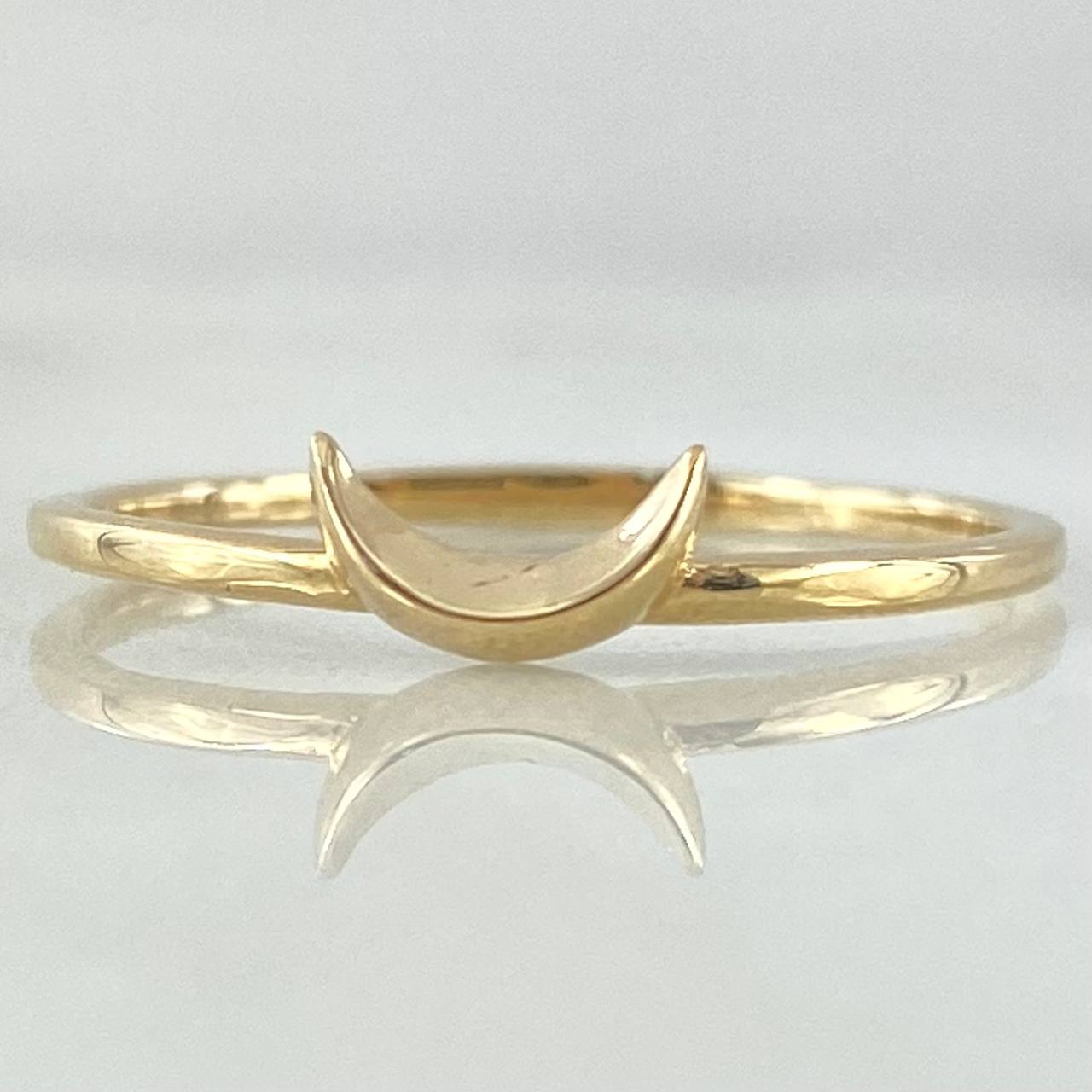 Anillo Luna Relieve 1.4gr / T8 1/4 / Oro 18K ©