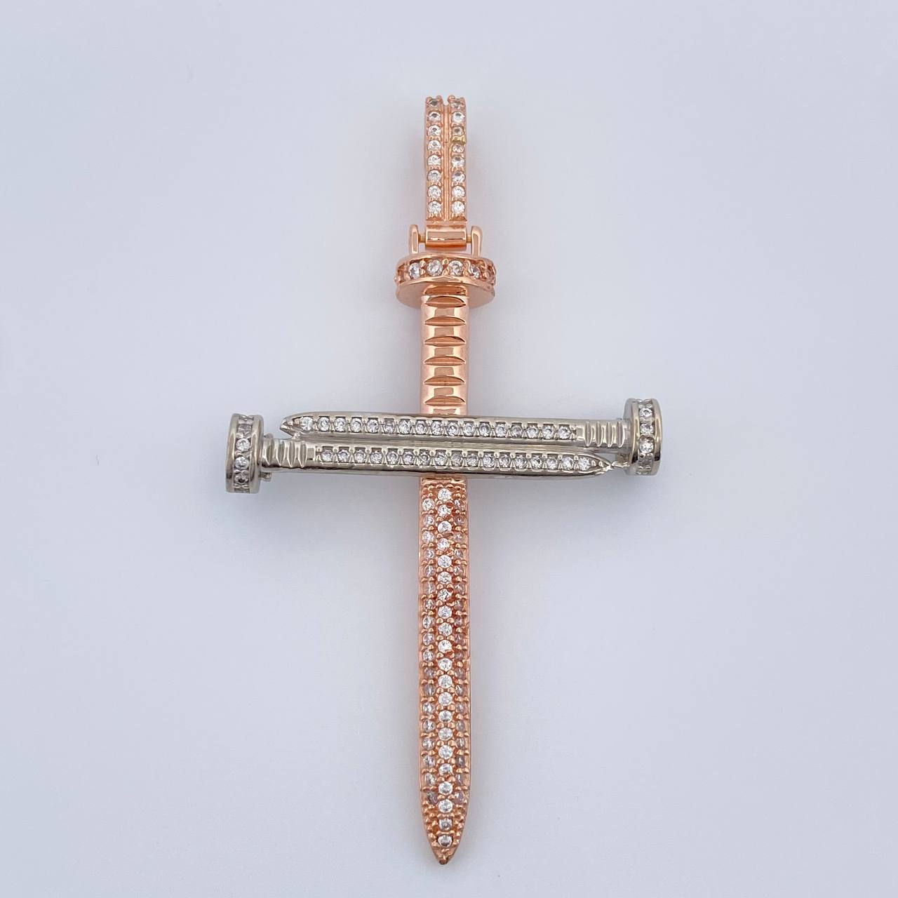 Dije Cruz Clavo 6.45gr / 6cm / Dos Oros Blanco Rosa 18K $