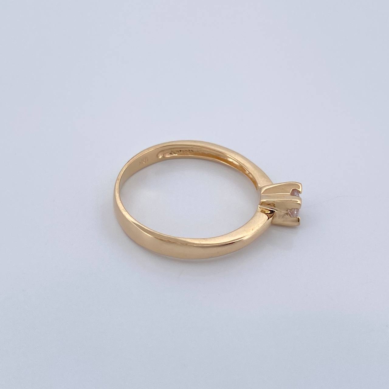 Anillo Solitario 2.25gr / T6 1/4 / Oro Amarillo 18K $