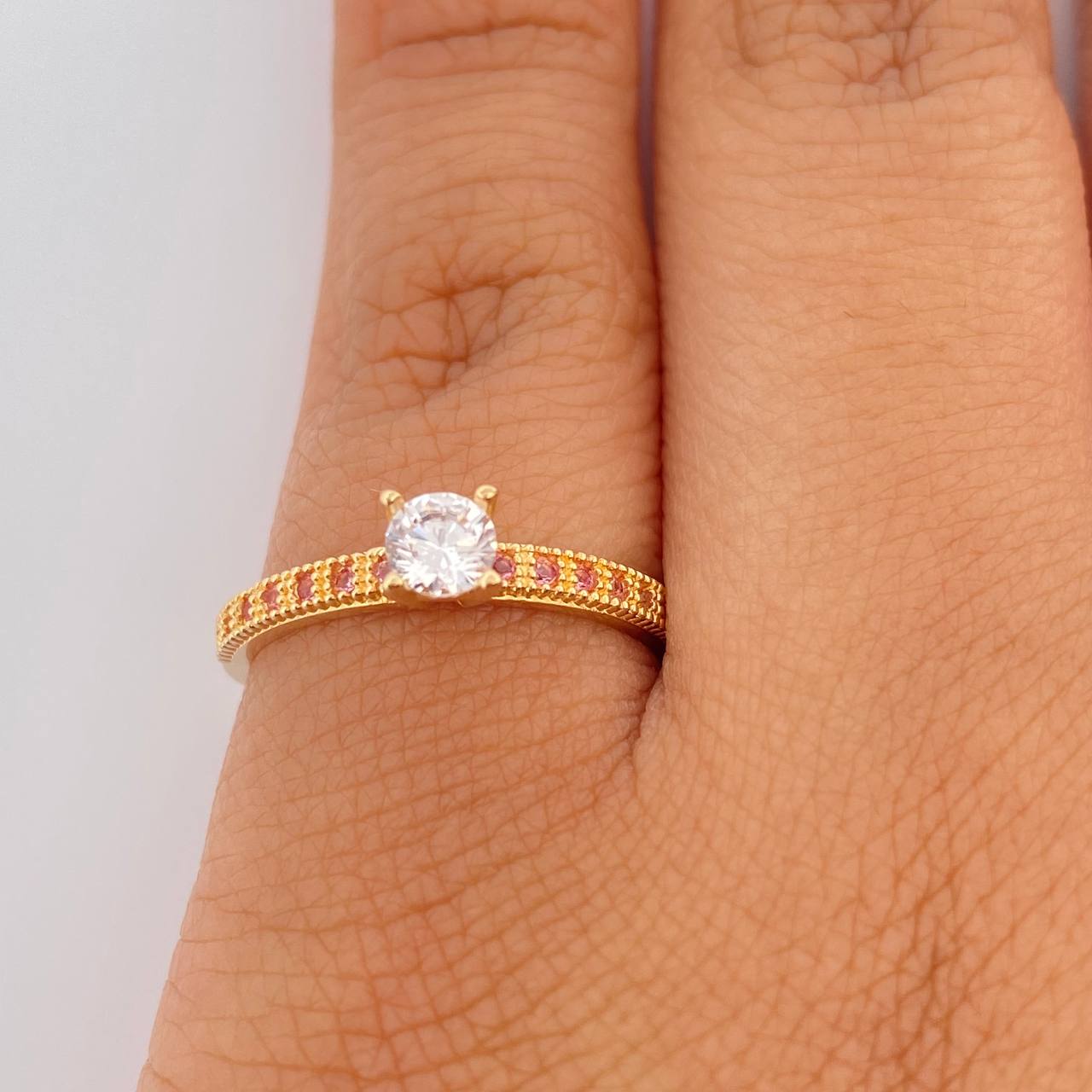 Anillo Solitario Bordeado 1.7gr / T5 / Oro Amarillo 18K $