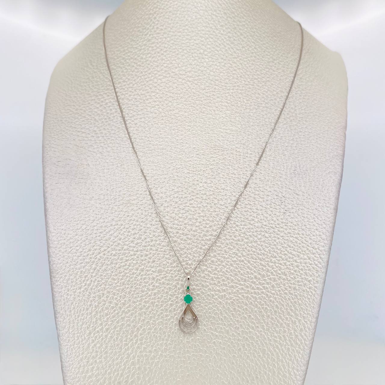 Set Cadena Veneciana + Dije Lagrima Esmeralda 0.6pts / 1.5g / 45cm Oro Blanco 18K