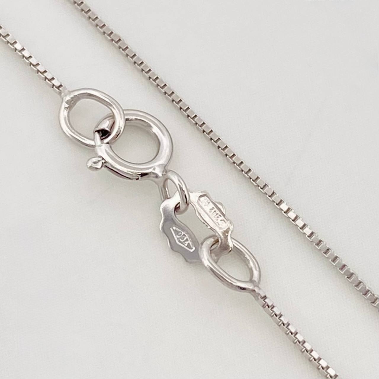Set Cadena Veneciana + Dije Mariposa Esmeralda 0.7pts / 1.95g / 50cm Oro Blanco 18K
