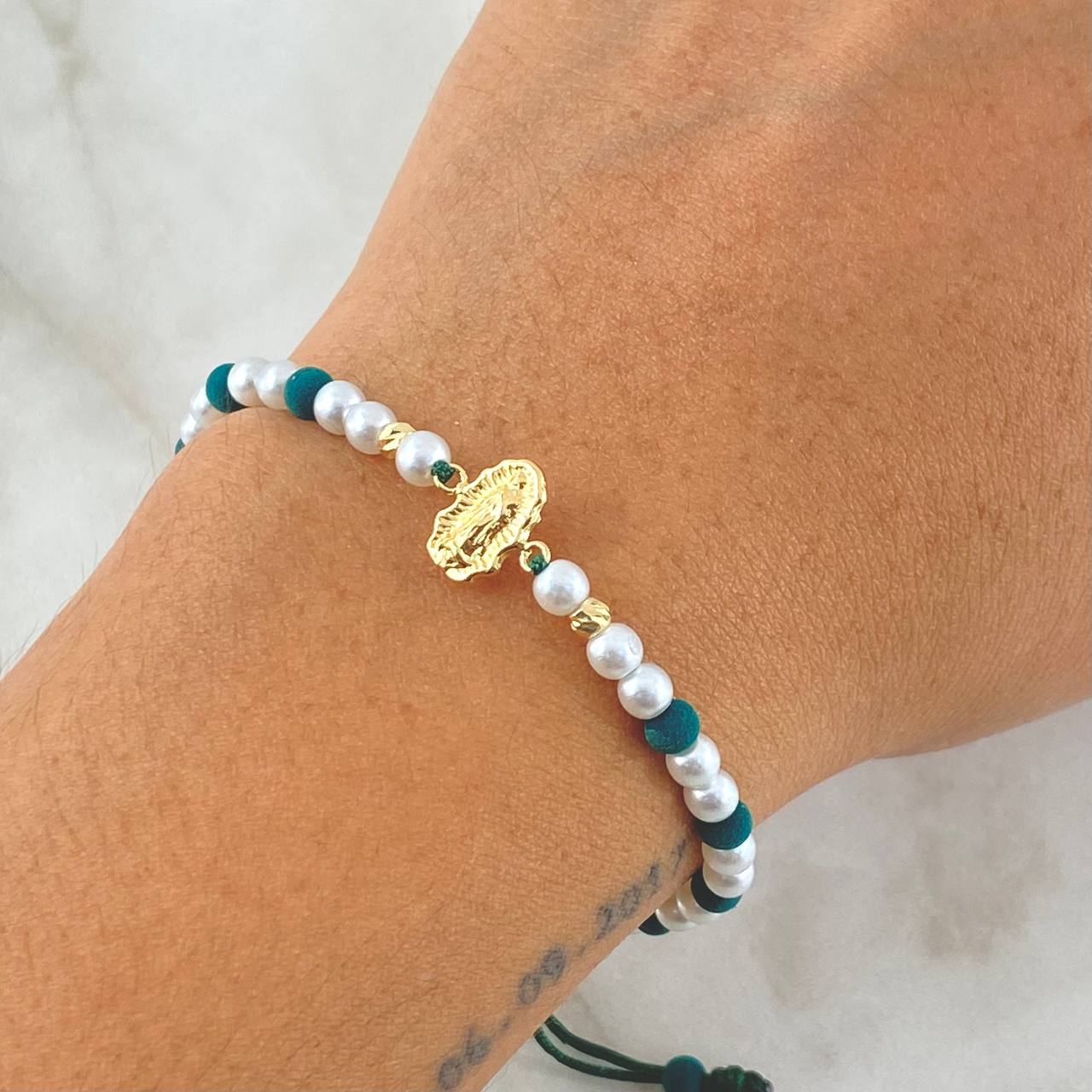 Pulsera Verde Herraje Virgen Guadalupe 0.45gr / 3mm Bolas Diamantadas 2 Und Oro Amarillo 18K *