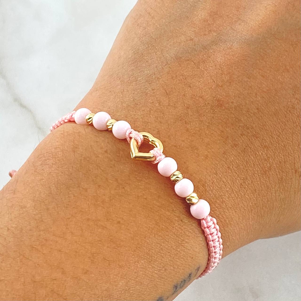 Pulsera Rosada Herraje Corazón Silueta 0.65gr / 3mm Bolas Diamantadas 4 Und Oro Amarillo 18K *