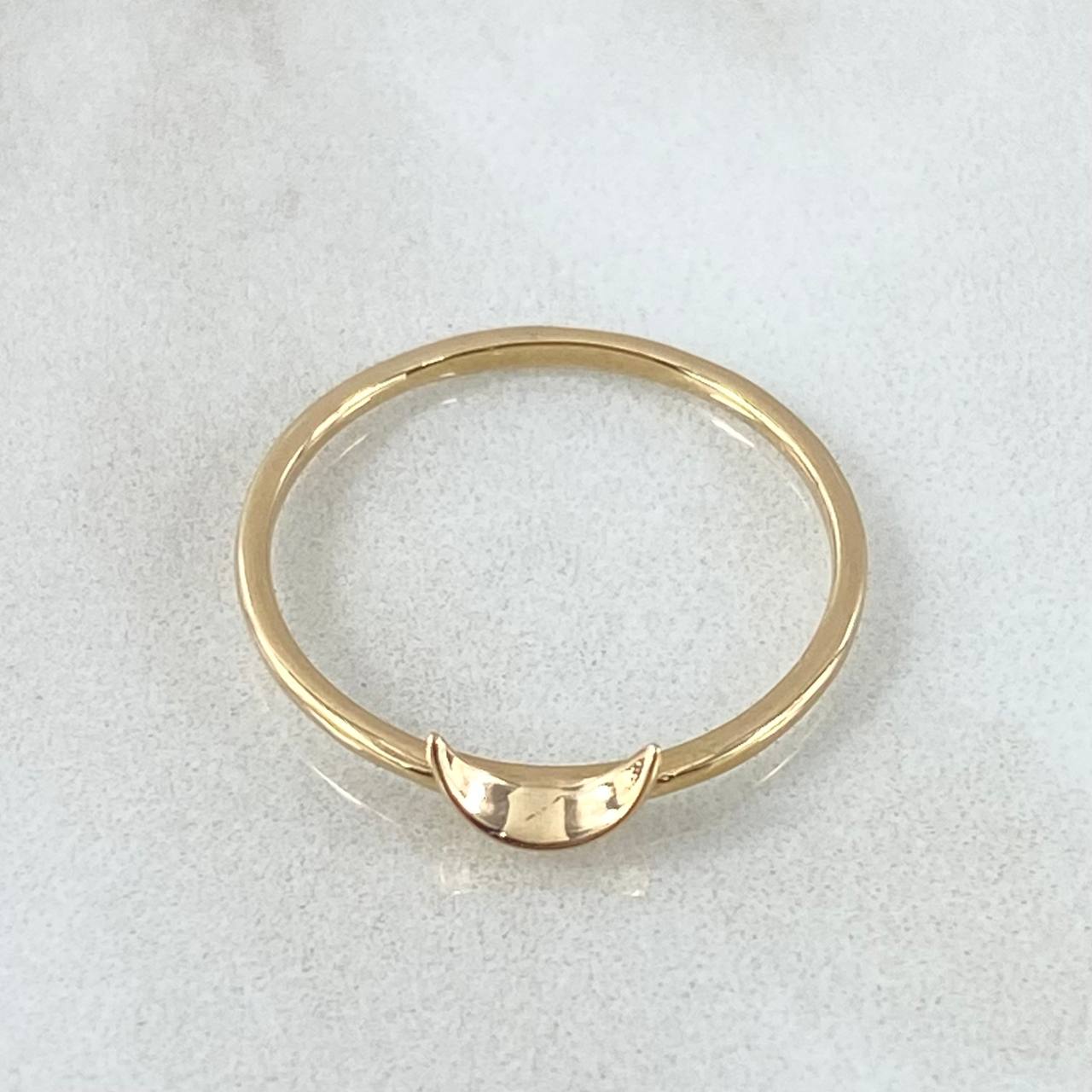 Anillo Luna Relieve 1.4gr / T8 1/4 / Oro 18K ©