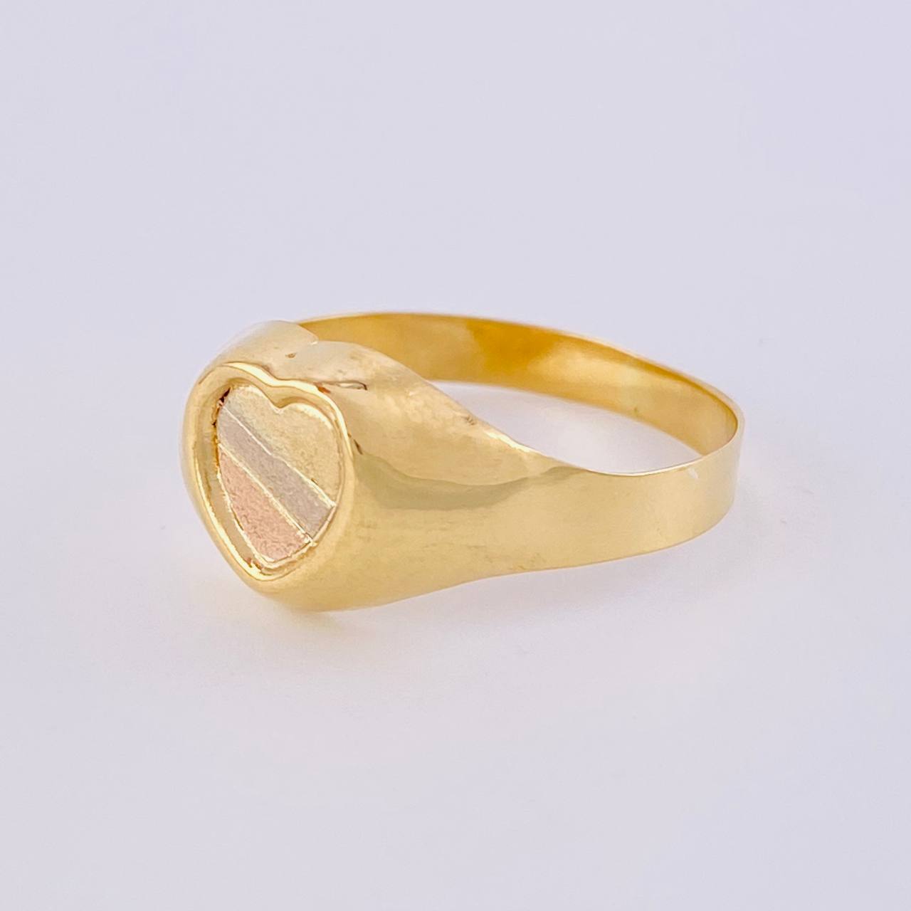 Anillo Sello Corazón 1.65g / T7 1/4 Tres Oros 18K