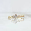 Anillo Solitario Rombo 2.15gr / T8 1/2 / Circones Blancos Oro Amarillo *