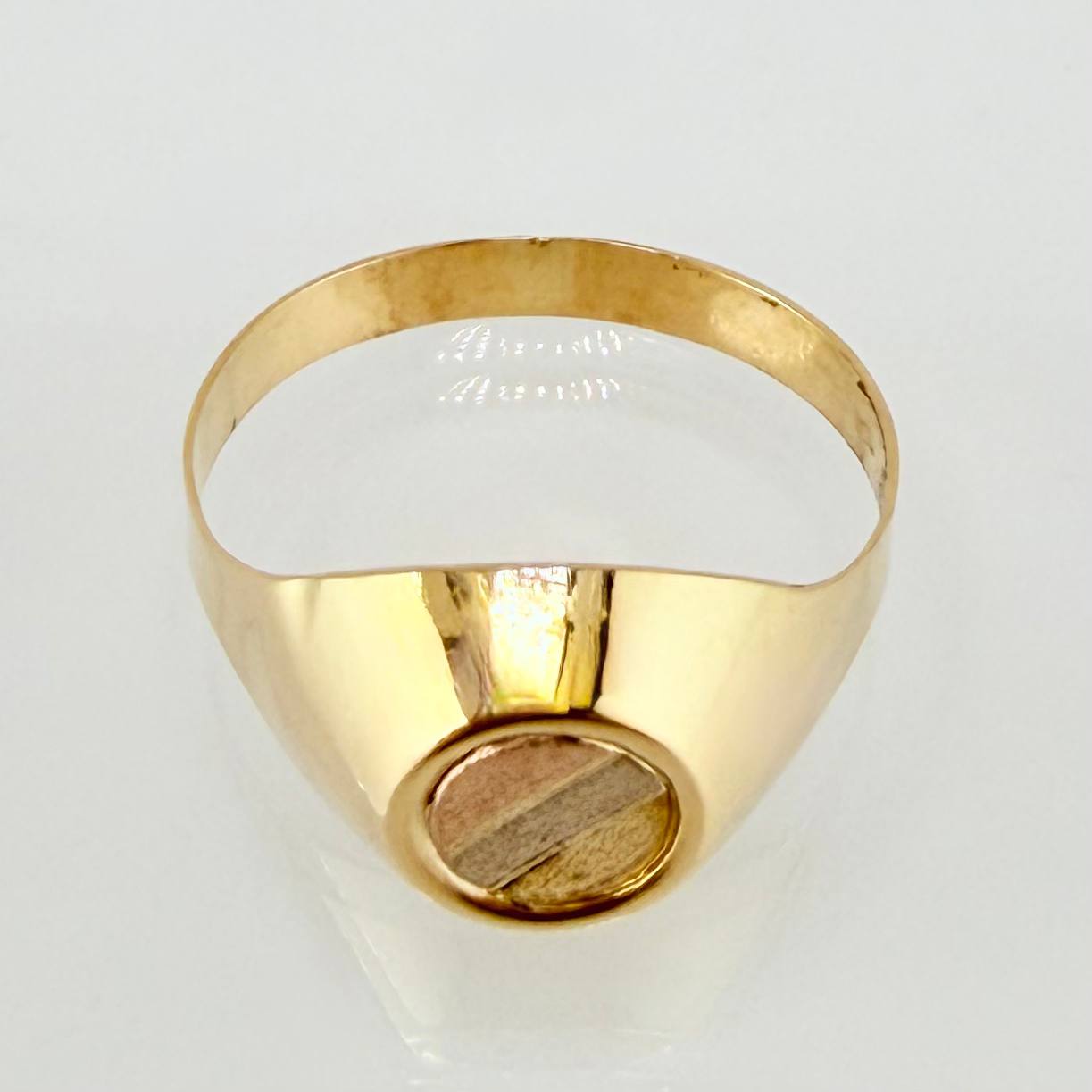 Anillo Sello Circular 1.7gr / T8 3/4 / Tres Oros 18K ©