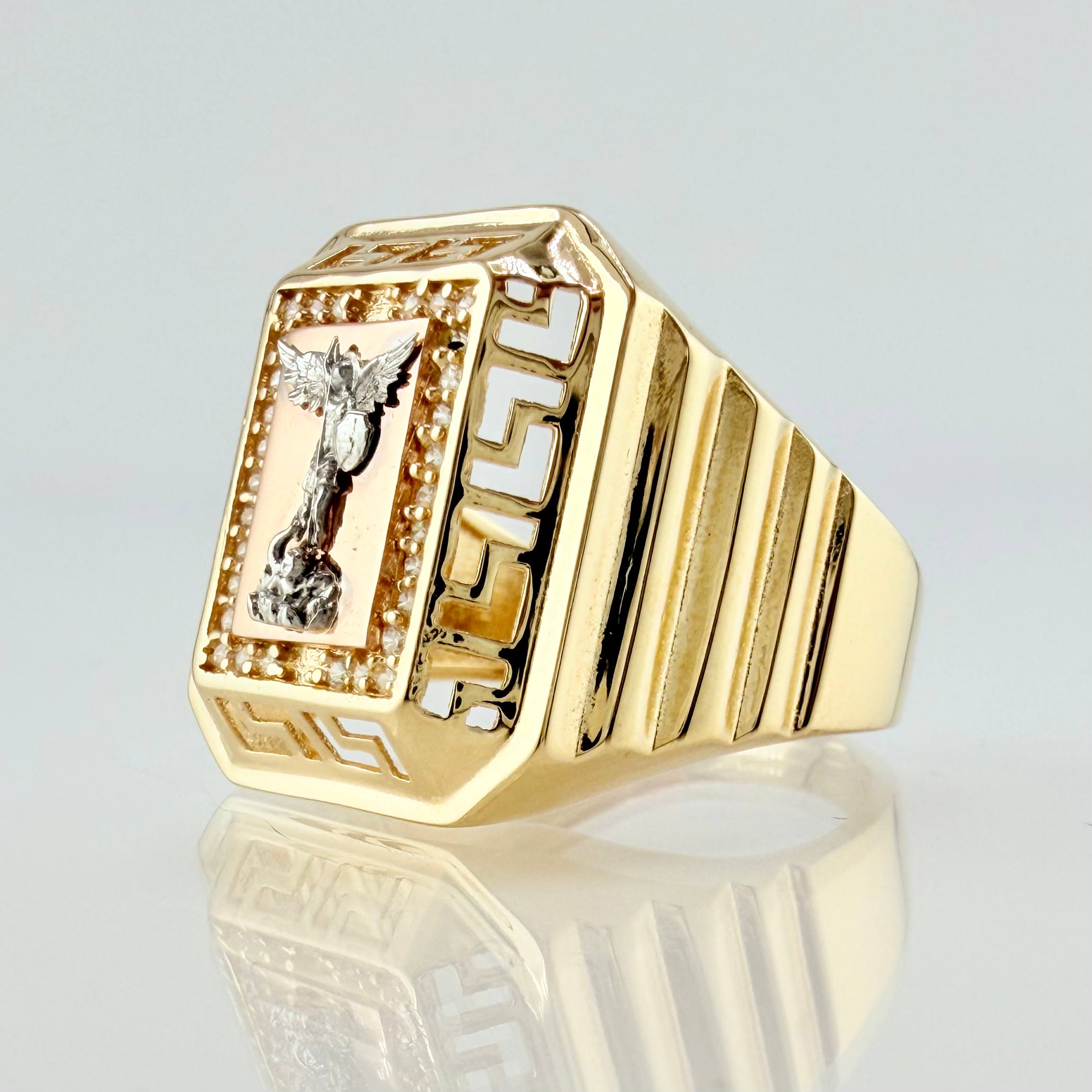 Anillo San Miguel Arcangel Tribal 7.9gr / T10 1/2 / Tres Oros 18K ©