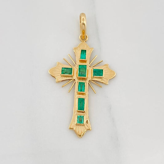 Dije Cruz Plana Esmeraldas 0.71pts 2.3g / 4cm Oro Amarillo 18K