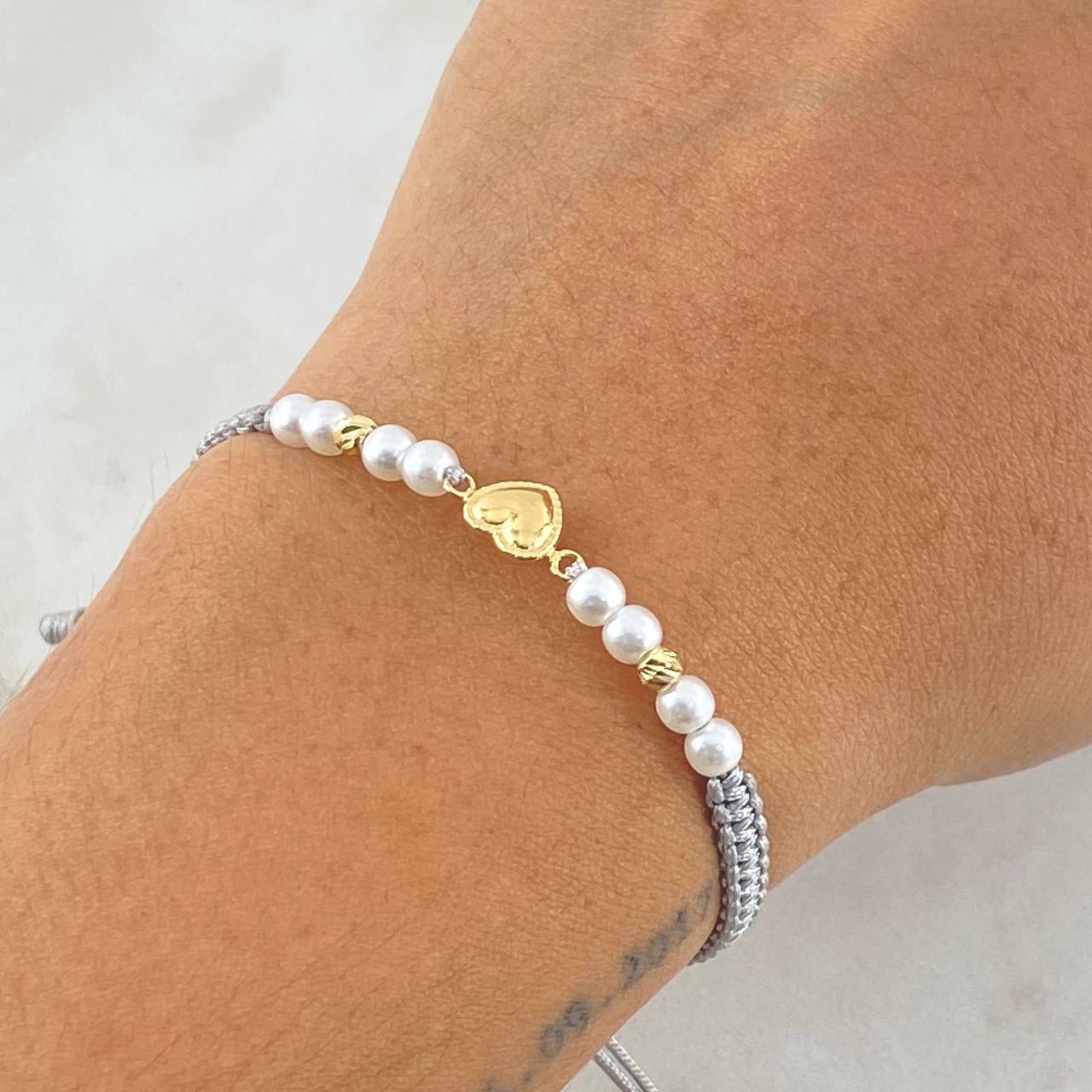 Pulsera Gris Herraje Corazón Punteado 0.55gr / 3mm Bolas Diamantadas 2 Und Oro Amarillo 18K *
